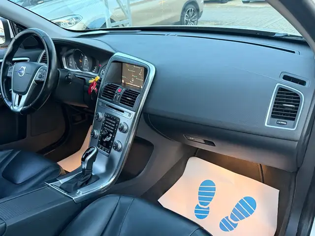 Volvo XC60 view 11