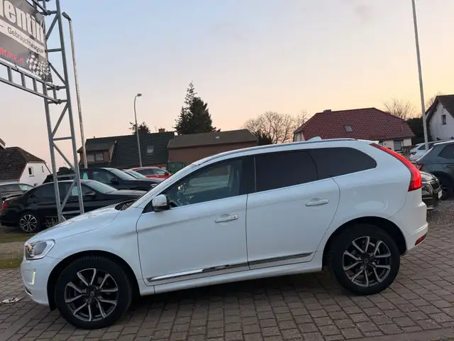 Volvo XC60 view 4