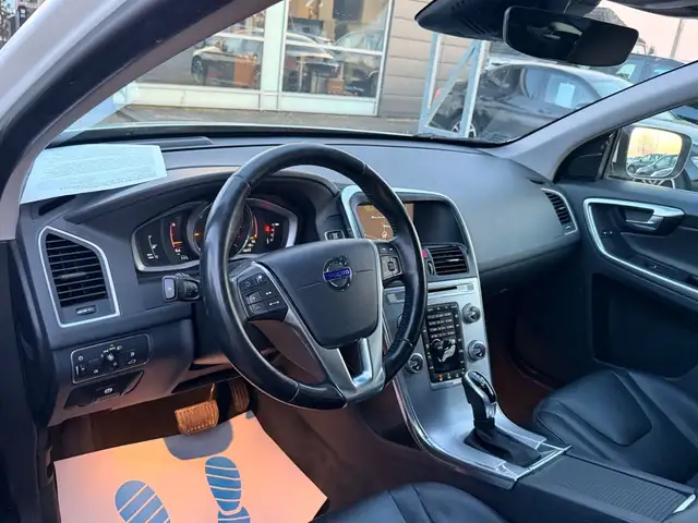 Volvo XC60 view 8