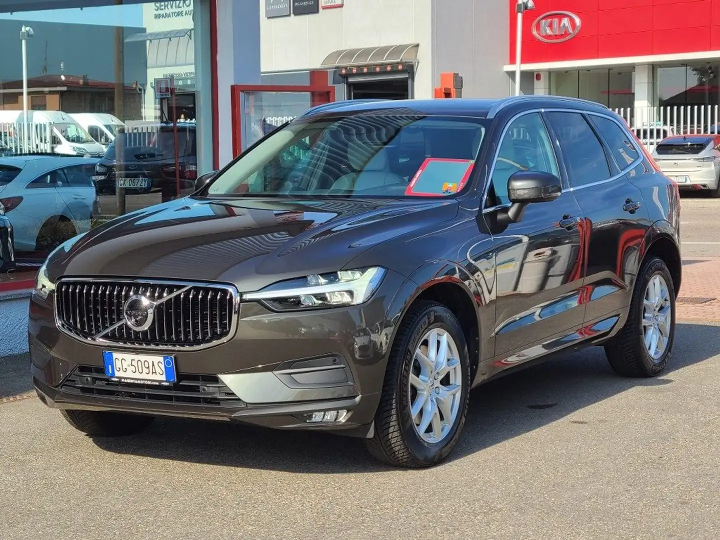 Volvo XC60 B4 (d) AWD Geartronic Momentum Pro Grigio - 1