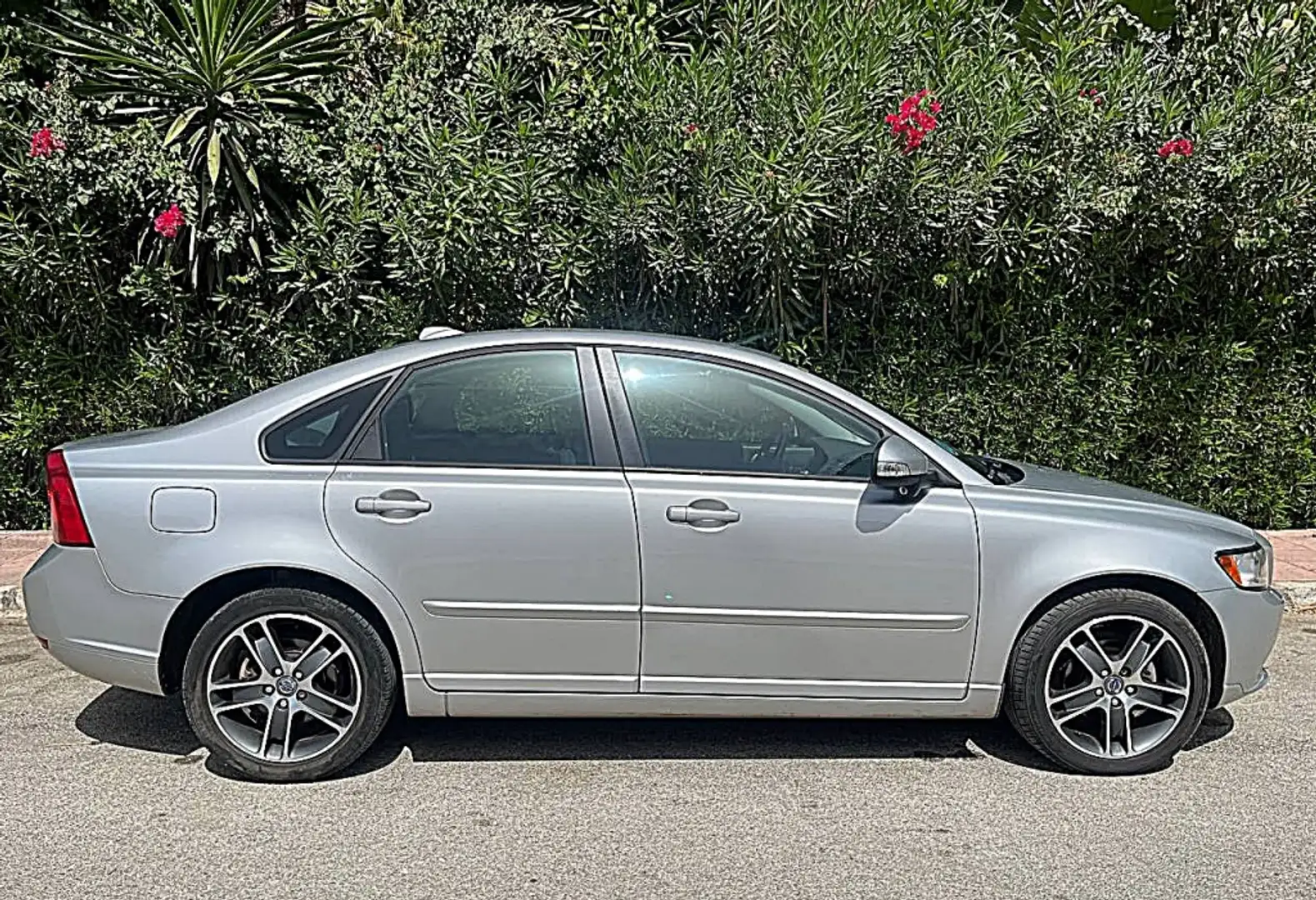 Volvo S40 2.0 F Business Edition srebrna - 1