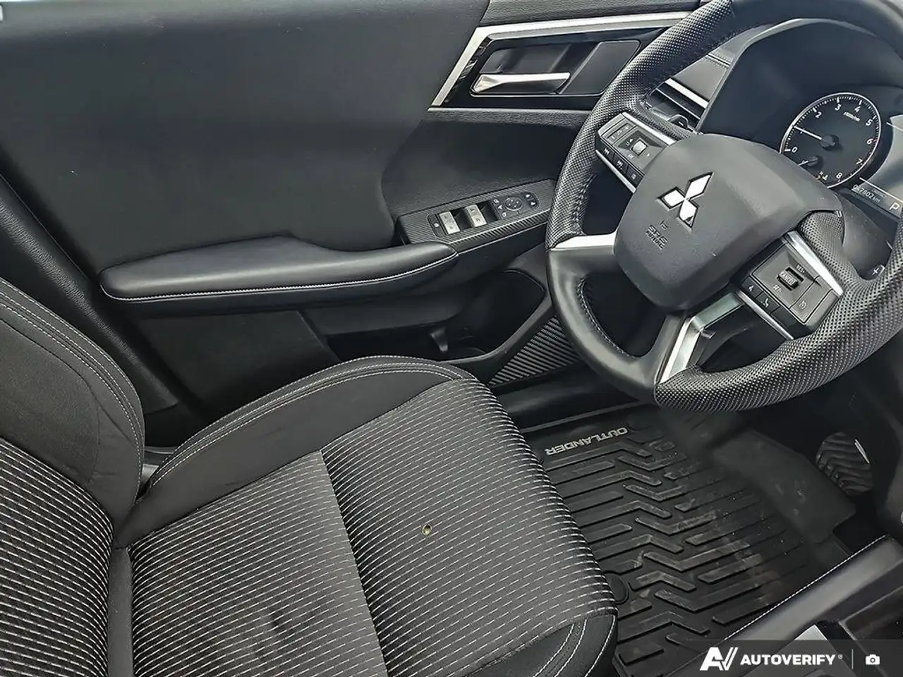 Mitsubishi Outlander снимка Mitsubishi Outlander