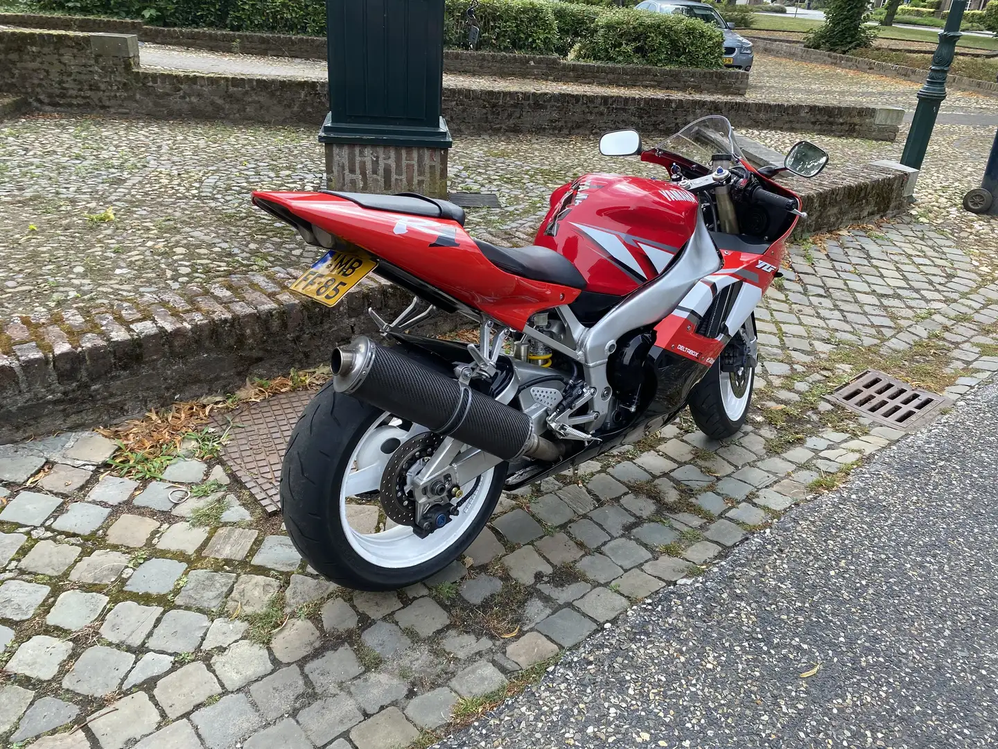Yamaha YZF-R1 - 2