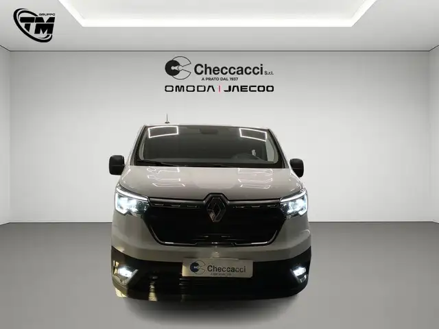Renault Trafic view 3