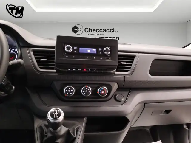 Renault Trafic view 15