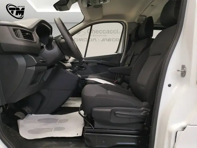Renault Trafic view 9