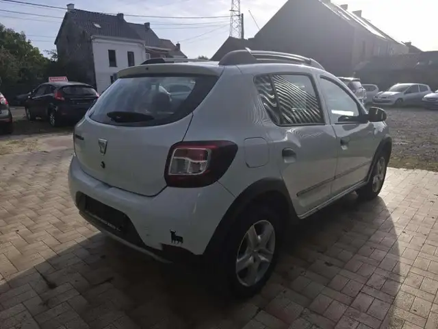 Dacia Sandero view 5