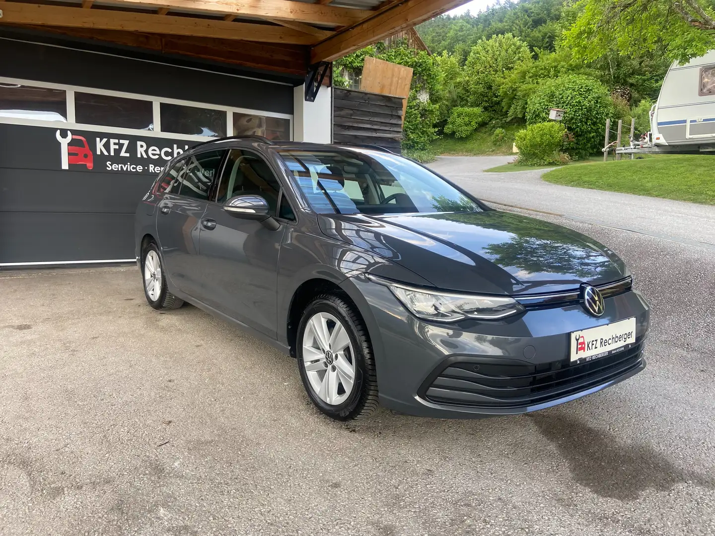 Volkswagen Golf Variant 2,0 TDI Life LED SHZ MULTI APP PARK TELEFON Grau - 1