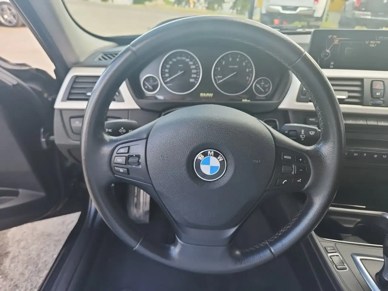 BMW 3 Series снимка BMW 3 Series