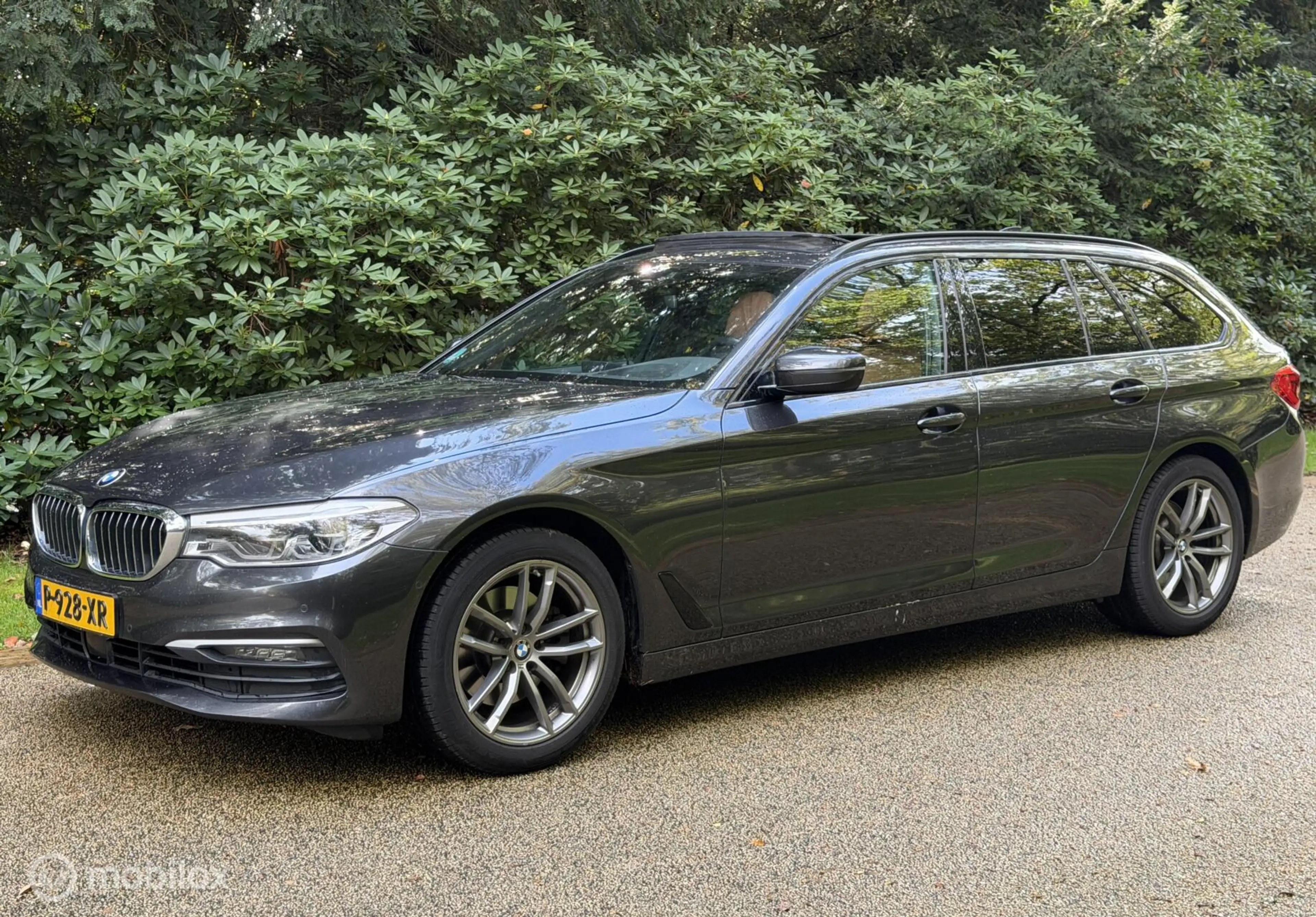 BMW 520 5-serie Touring 520d xDrive High Exe Pano Comforts — photo 8
