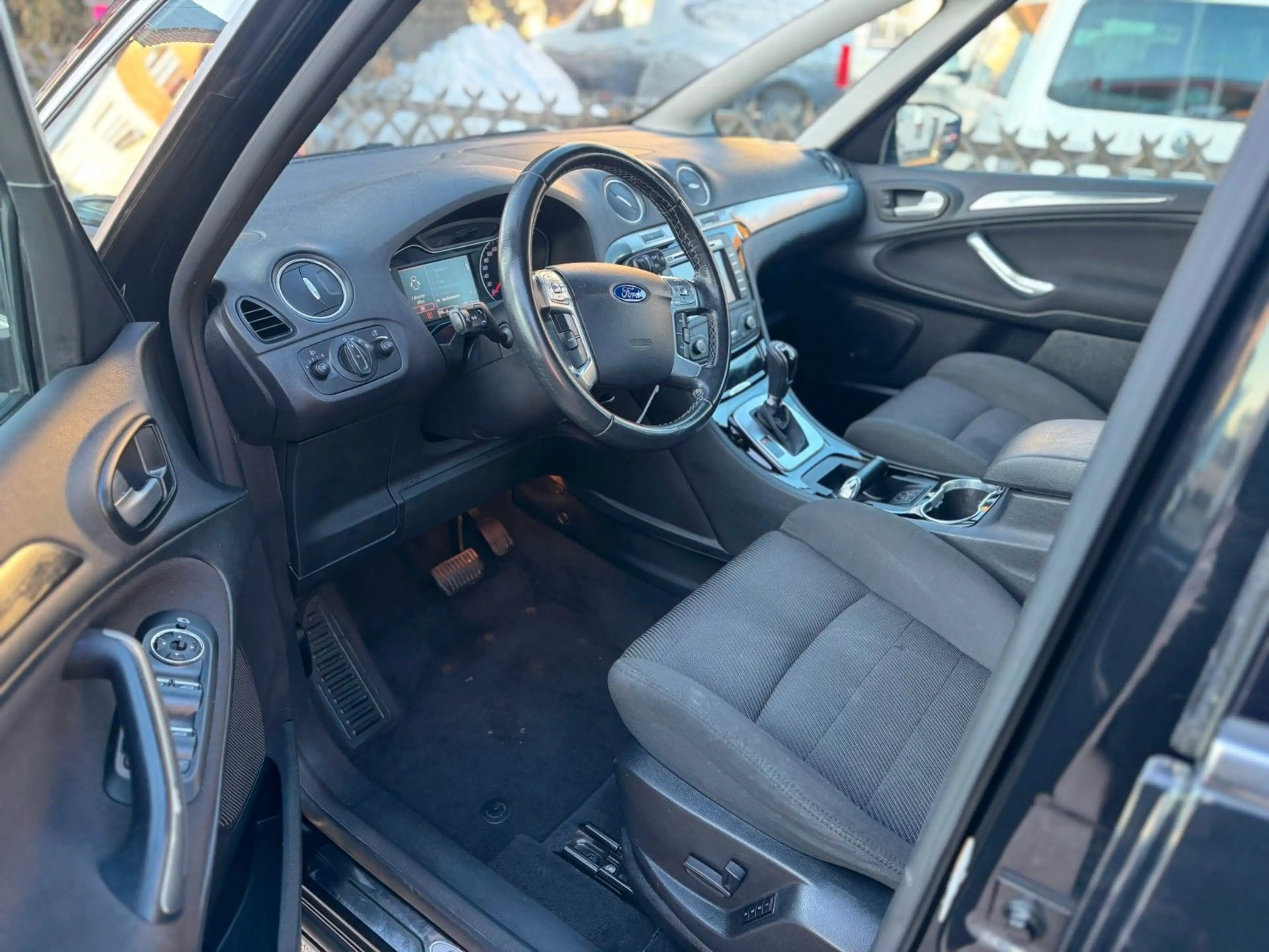 Ford S-Max S-MAX Titanium 2.0 TDCI AUTOMATIK — photo 13