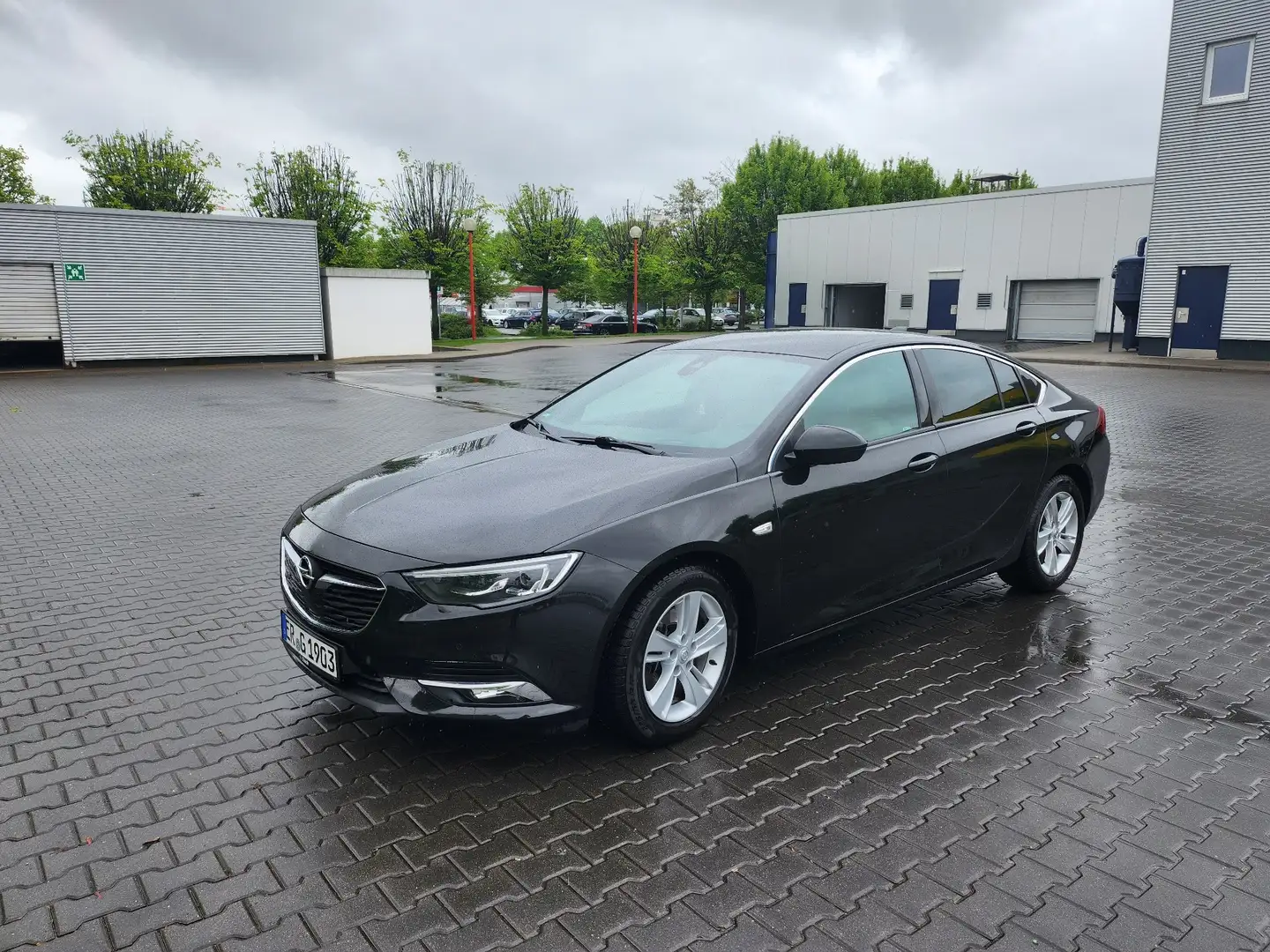 Opel Insignia Business Innovation Schwarz - 1