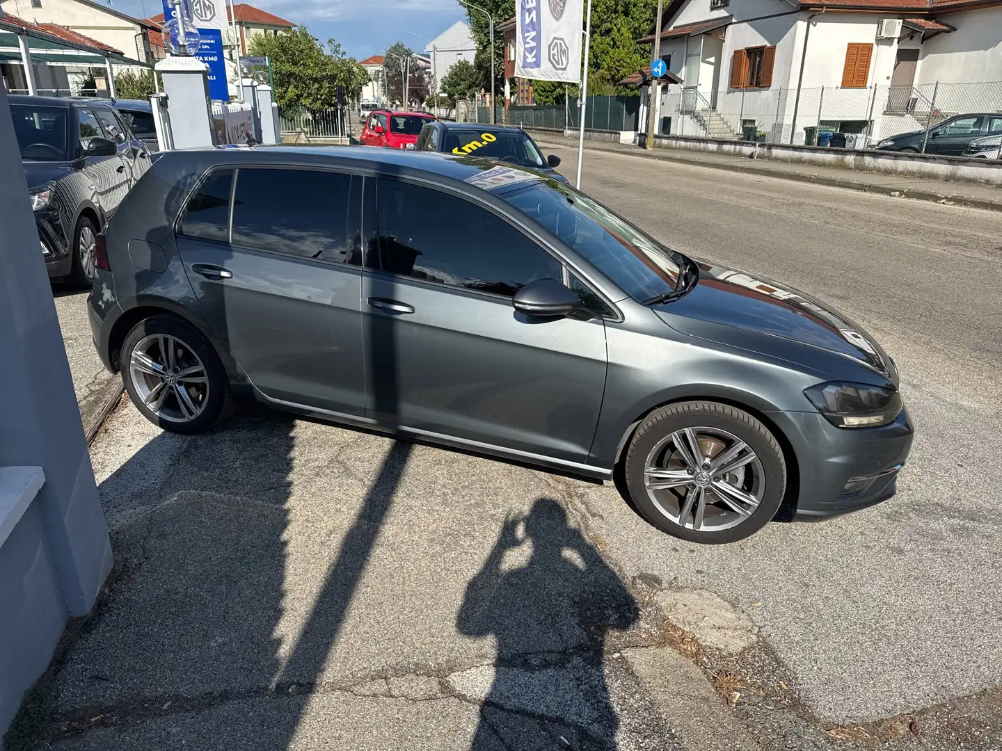 Volkswagen Golf Golf 2.0 TDI DSG 5p. Executive BlueMotion Technol Gris - 2