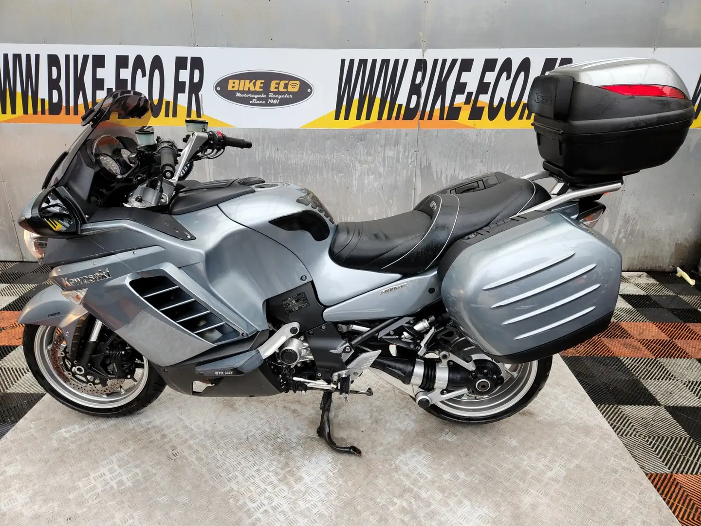 Kawasaki GTR 1400 Gris - 2