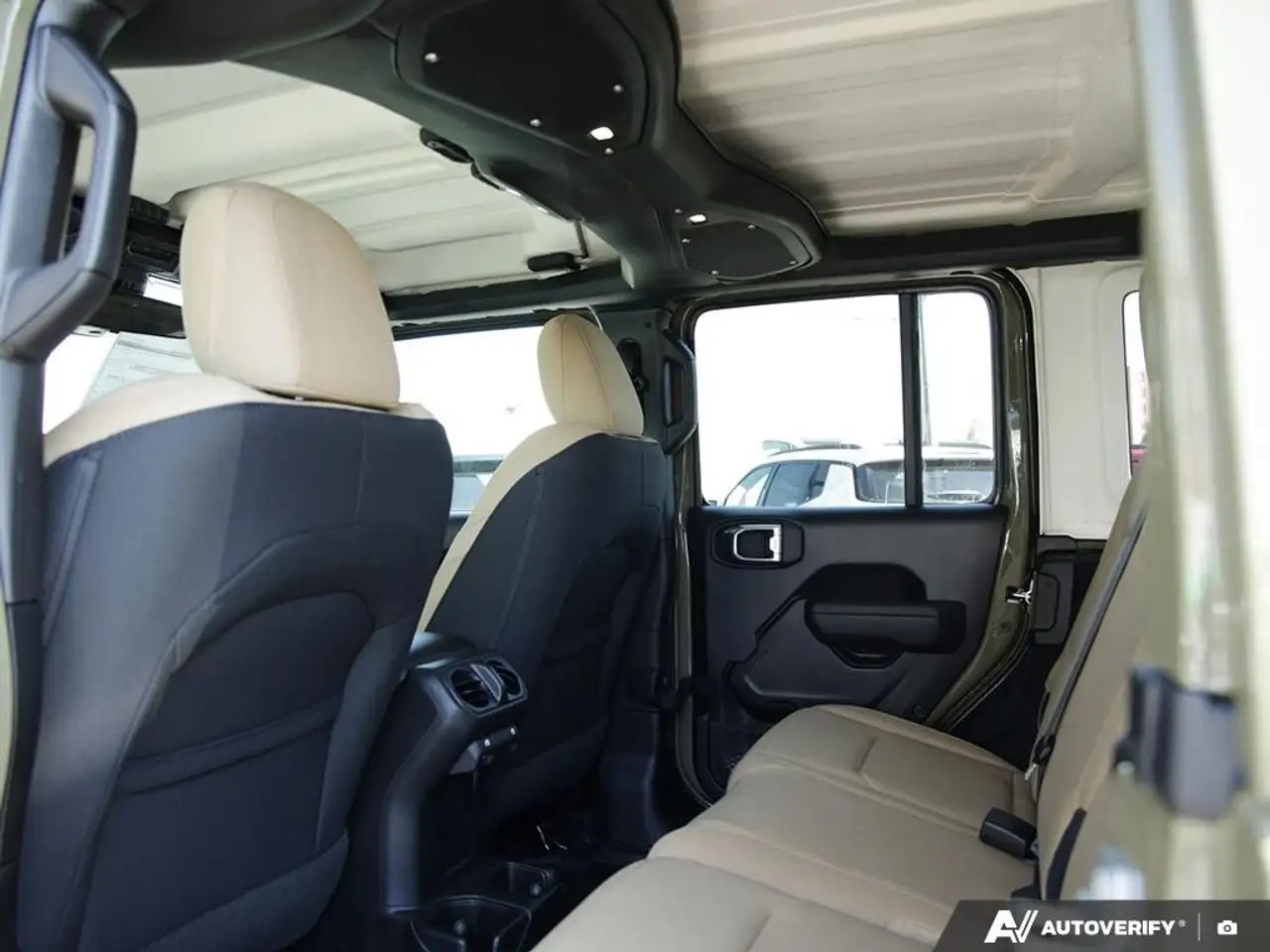 Jeep Wrangler снимка Jeep Wrangler