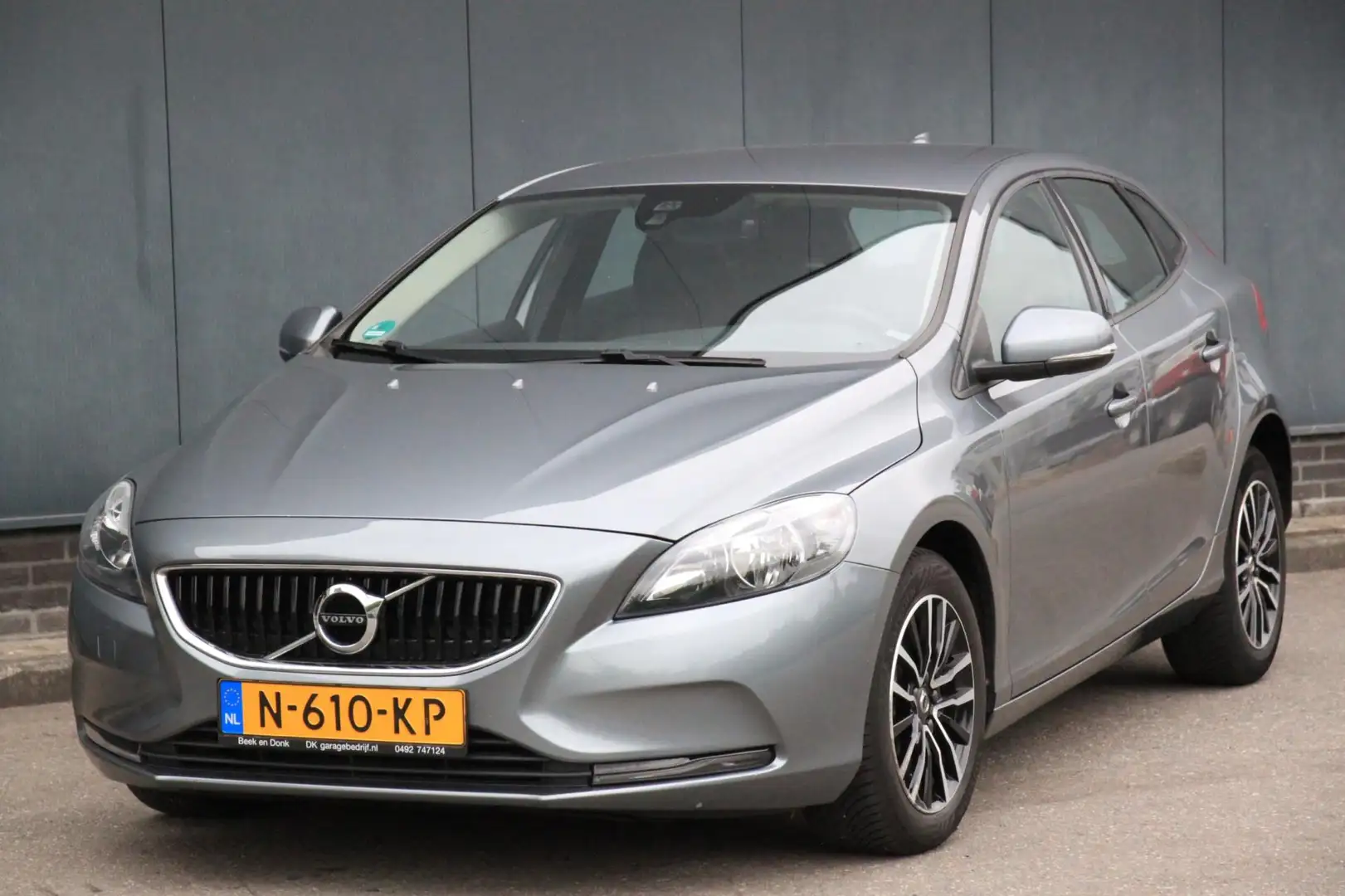 Volvo V40 2.0 D2 Momentum Leer/Stoelverwarming/Navigatie/Par Grigio - 2