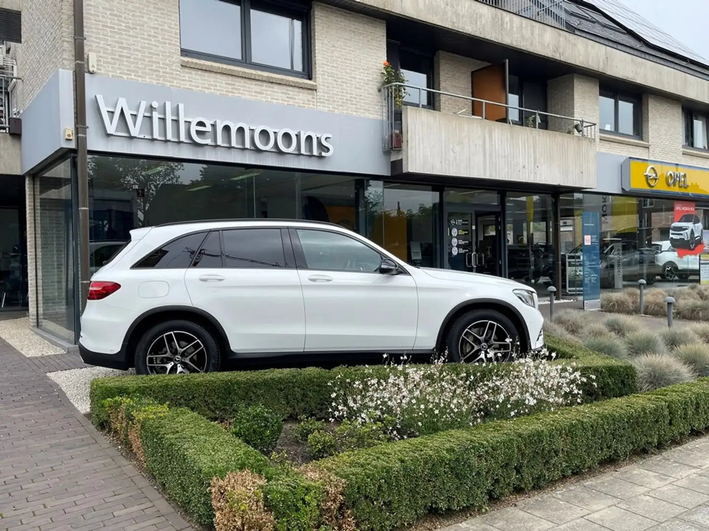 Mercedes-Benz GLC 250 250 4MATIC AT9 *AMG Line*Apple CarPlay-Android Aut Wit - 2