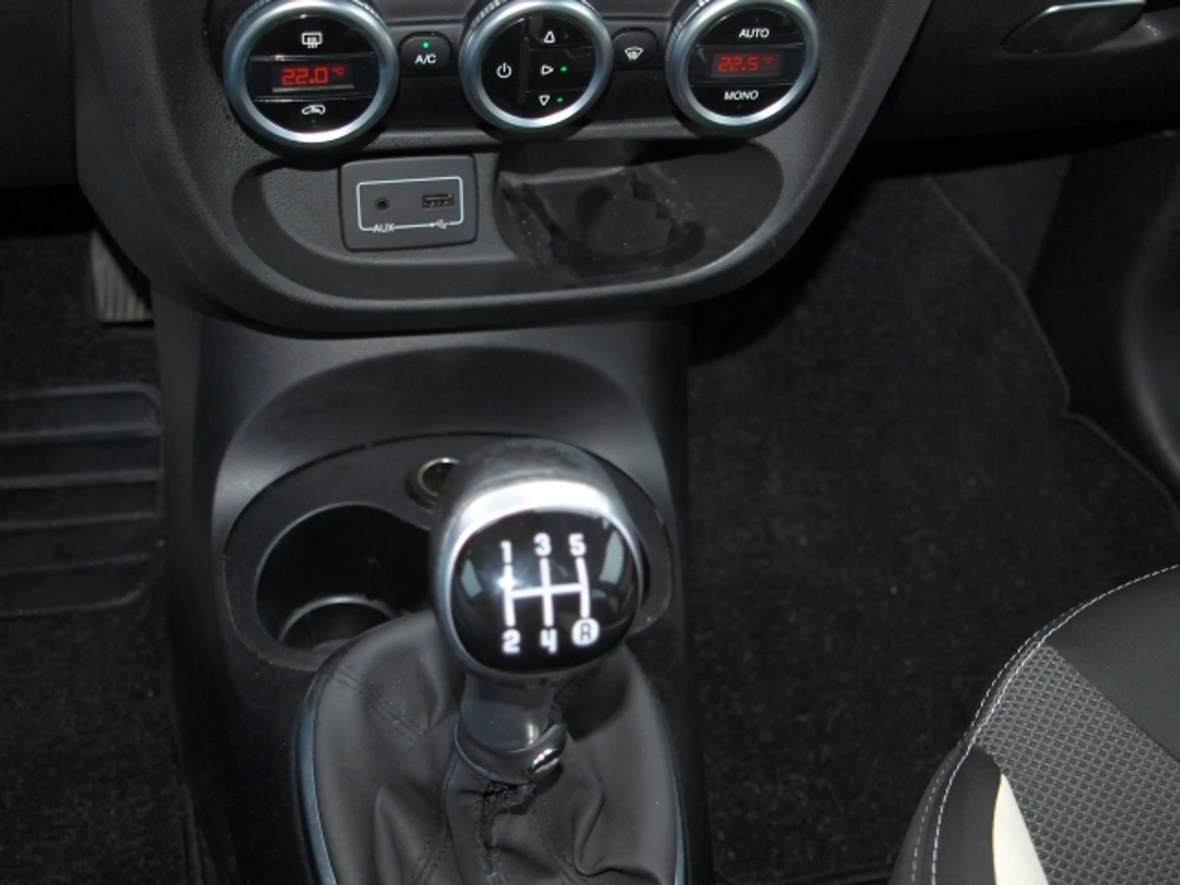 Fiat 500L Fiat 500L Wagon 1,3 MultiJet II 95 S&S — photo 14