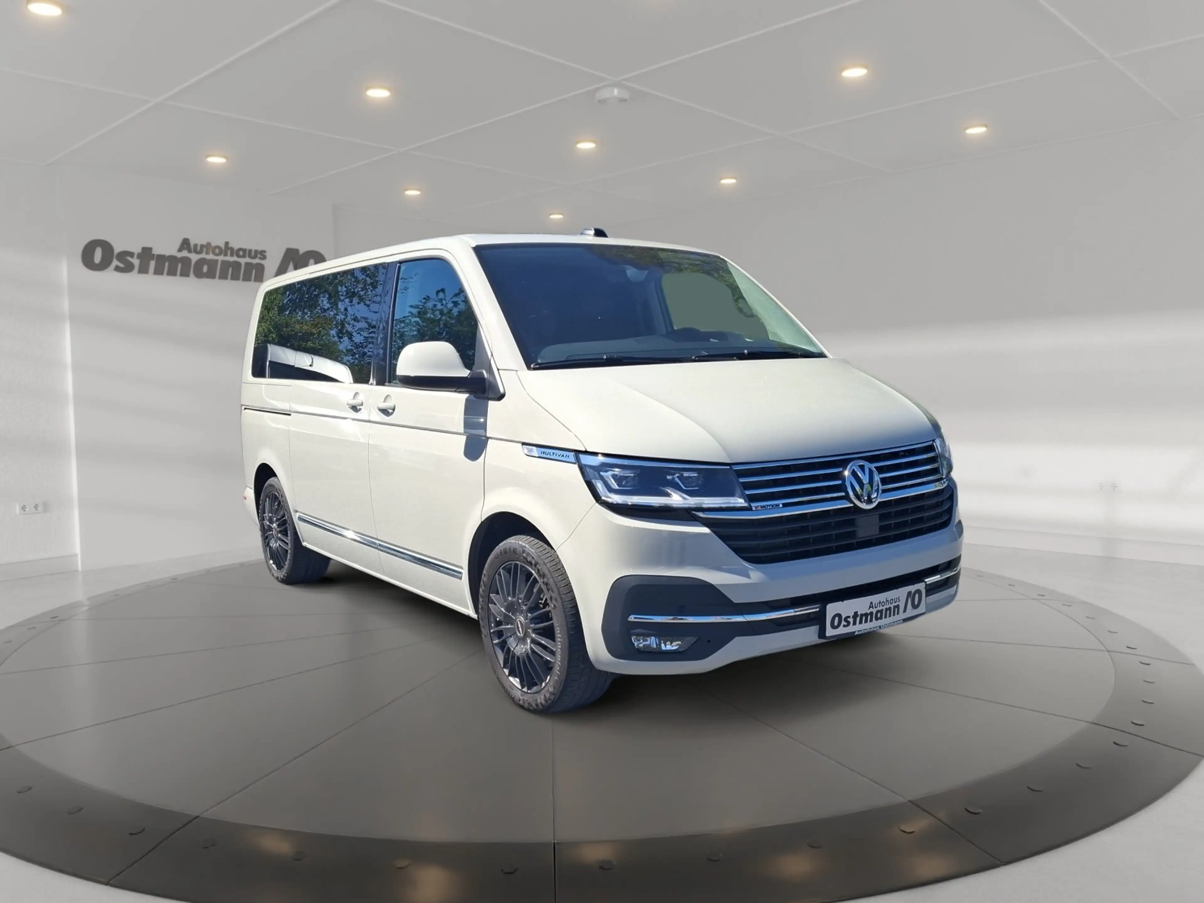 Volkswagen T6.1 Multivan 2.0 TDI RFK LED ACC Dyn-Fahrwerk — photo 4