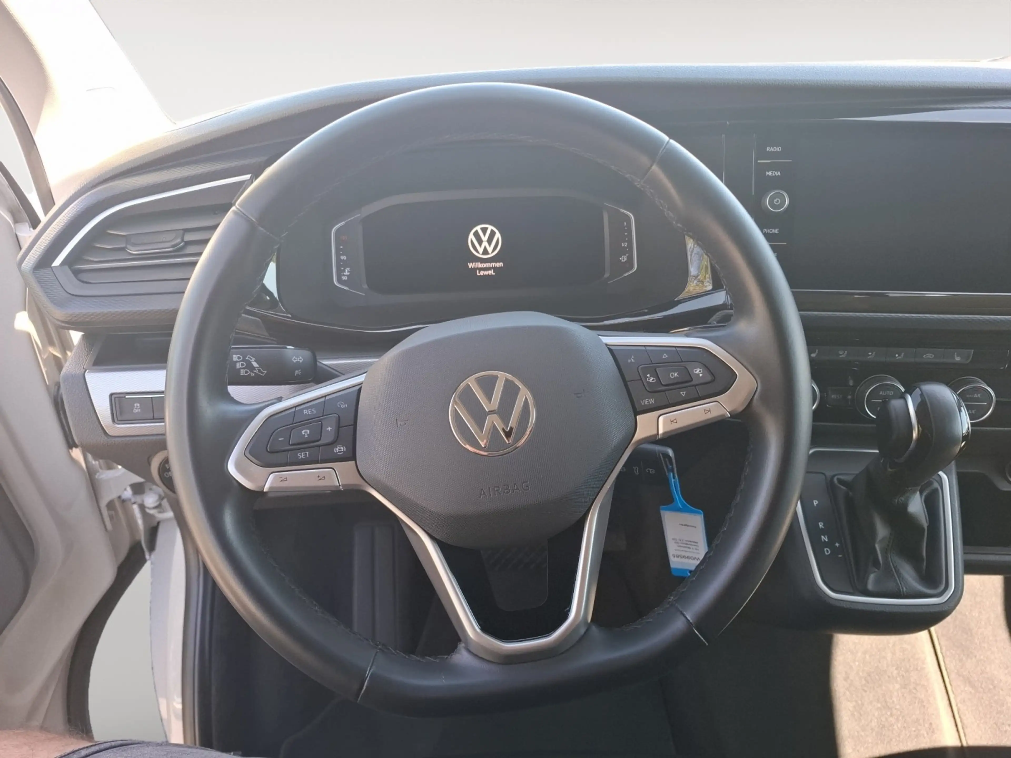 Volkswagen T6.1 Multivan 2.0 TDI RFK LED ACC Dyn-Fahrwerk — photo 9