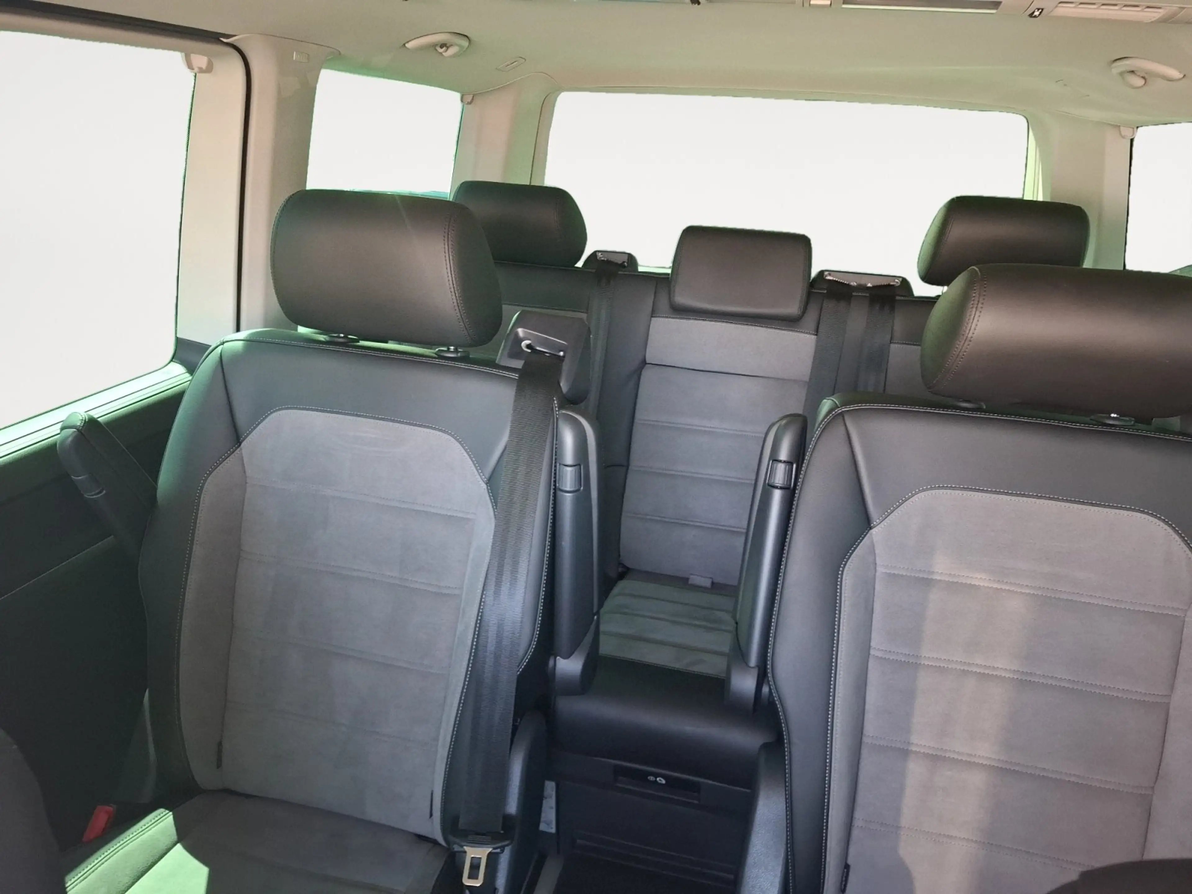 Volkswagen T6.1 Multivan 2.0 TDI RFK LED ACC Dyn-Fahrwerk — photo 7