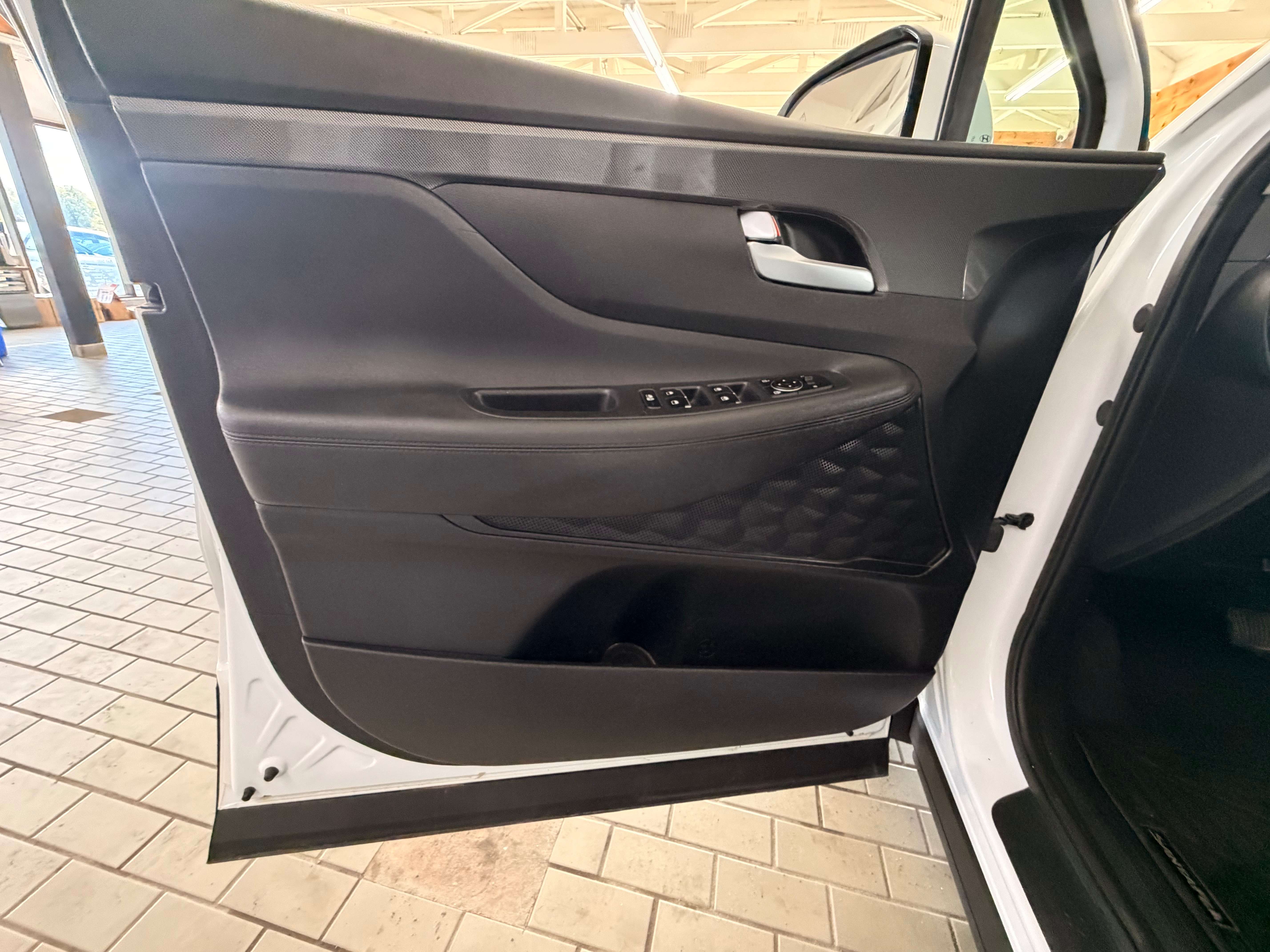 2021 Hyundai Santa Fe Preferred - Image 15