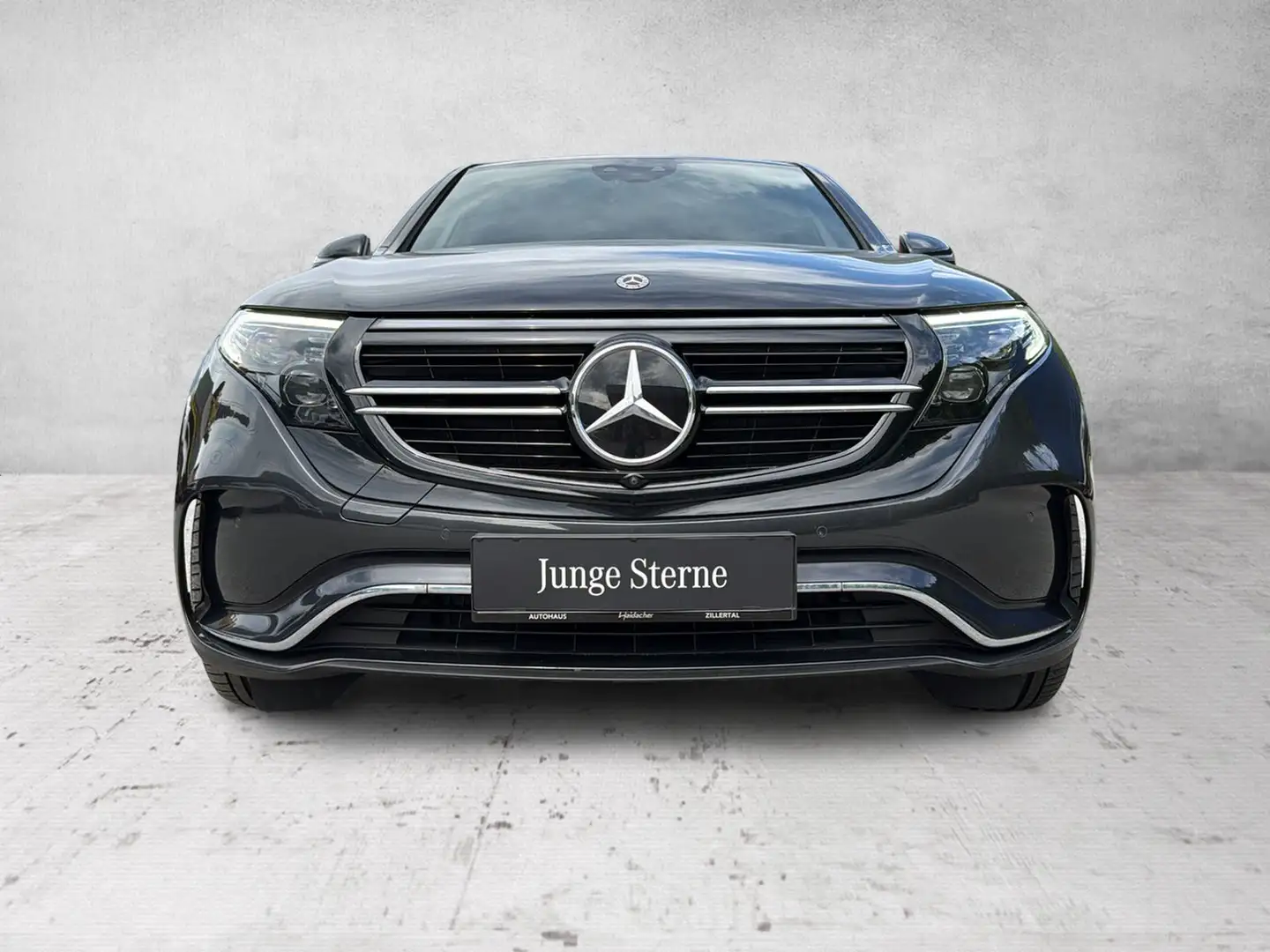 Mercedes-Benz EQC 400 4MATIC AMG FAP Distr Mbeam MBUX AUT RKam Šedá - 2