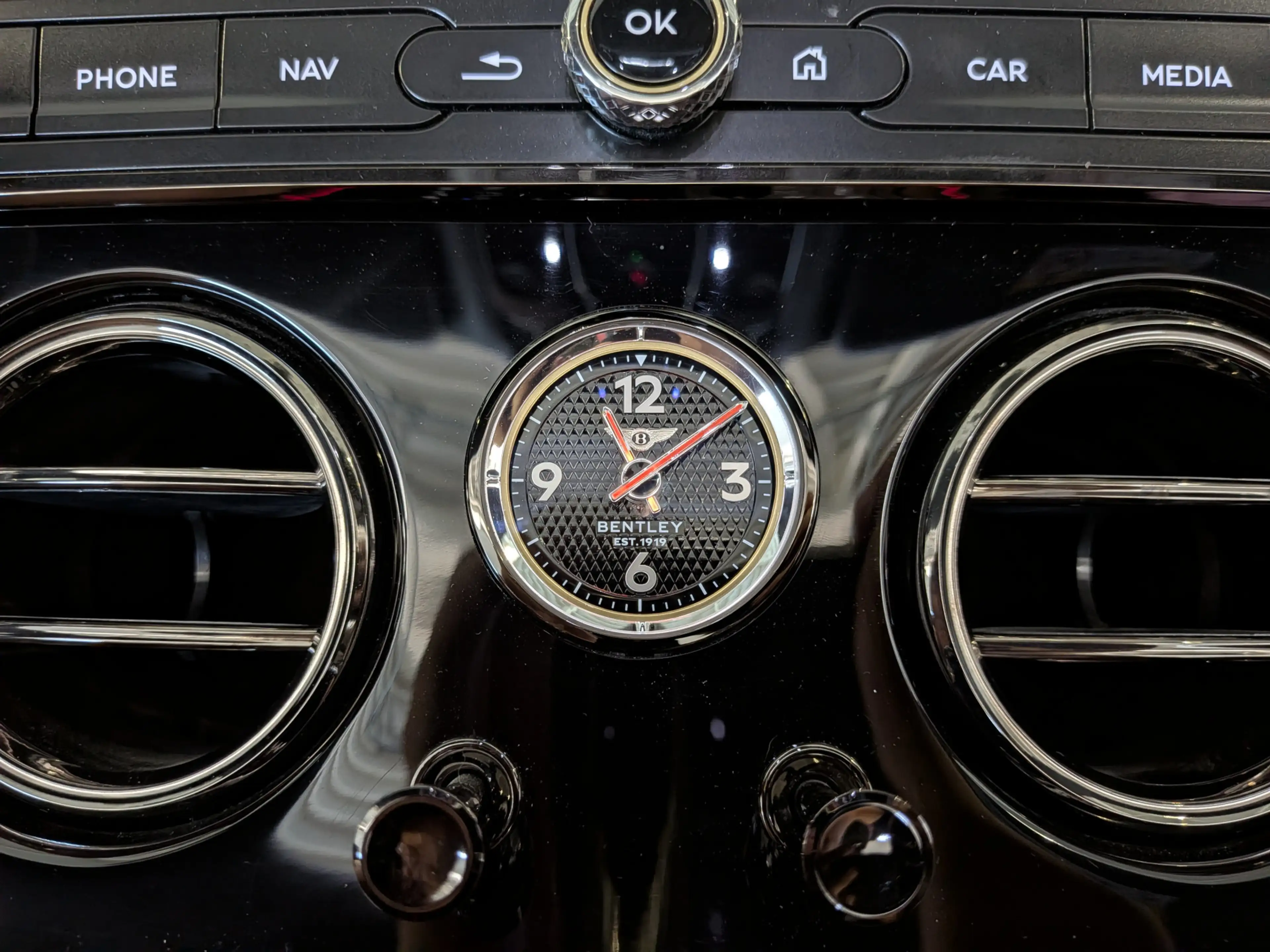 Bentley Continental GTC 4.0 V8 Hybrid Mulliner First 1 Edition — photo 36