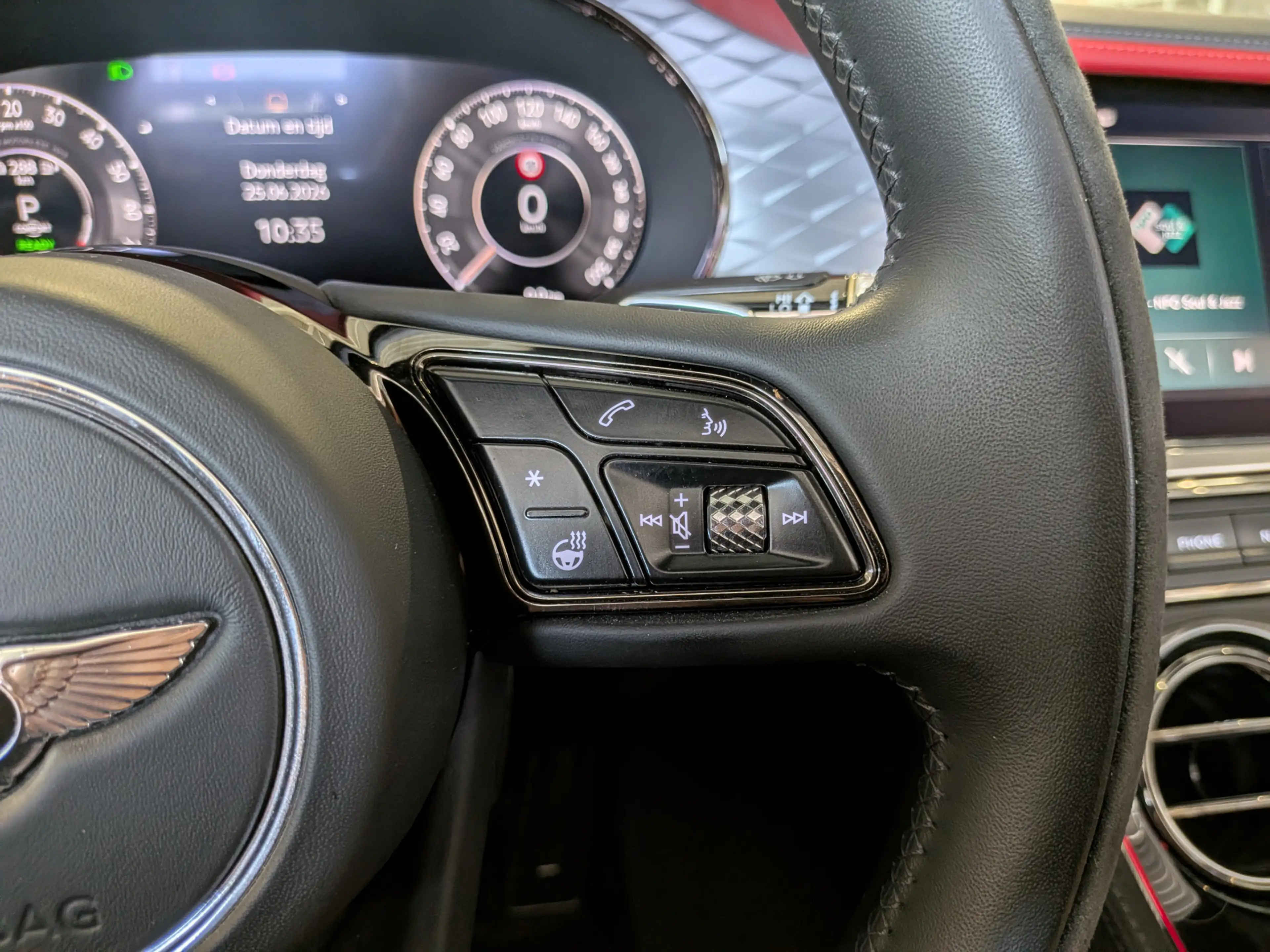 Bentley Continental GTC 4.0 V8 Hybrid Mulliner First 1 Edition — photo 27