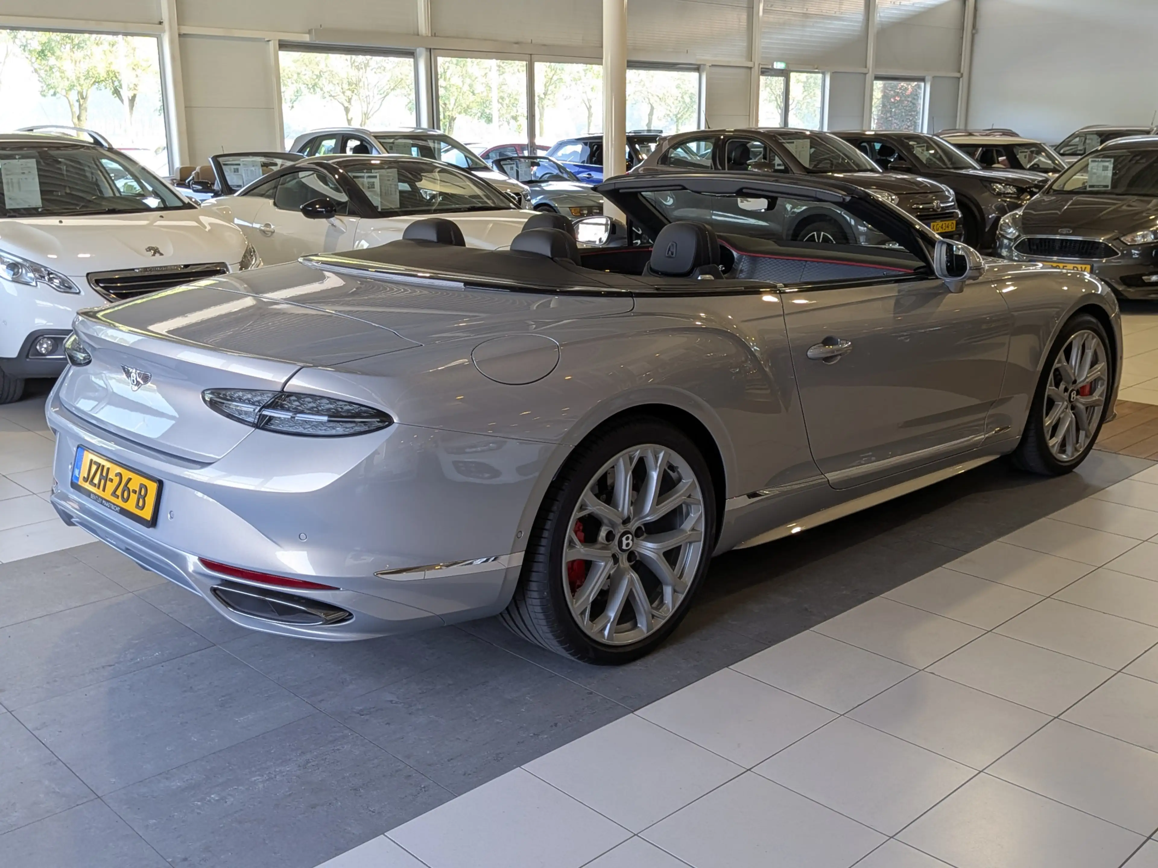 Bentley Continental GTC 4.0 V8 Hybrid Mulliner First 1 Edition — photo 4