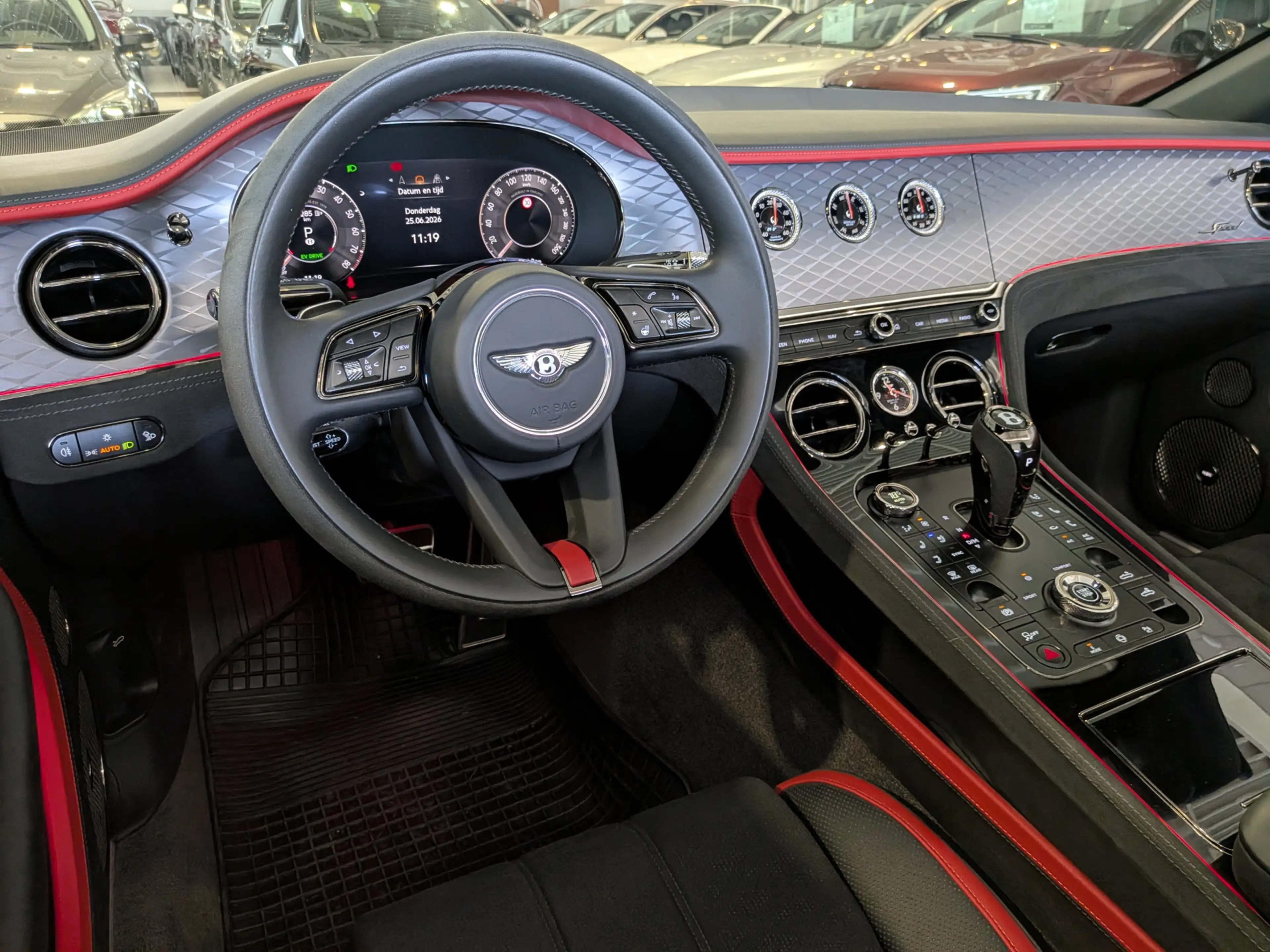 Bentley Continental GTC 4.0 V8 Hybrid Mulliner First 1 Edition — photo 18