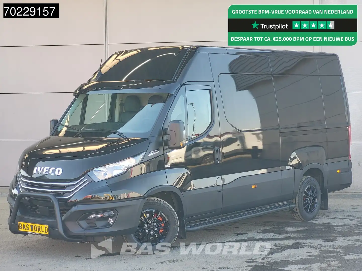 Iveco Daily 35S16 Automaat Black Edition L2H2 Airco Cruise Vel Zwart - 1