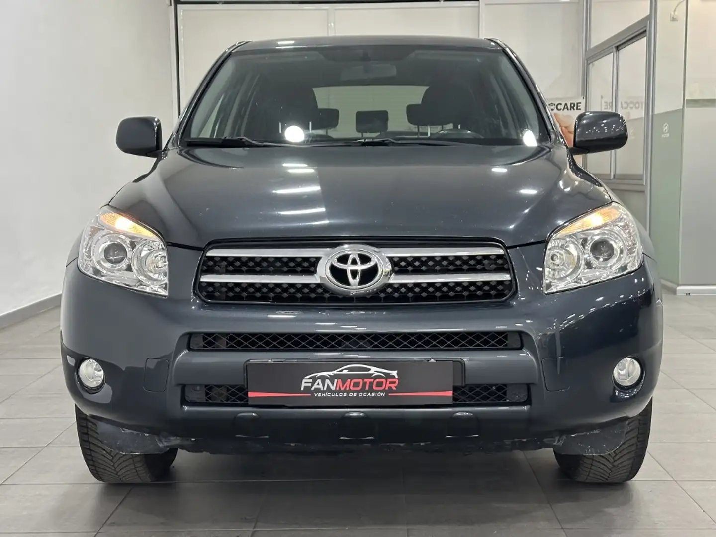 Toyota RAV 4 2.2D-4D Executive Cross Sport Gris - 1