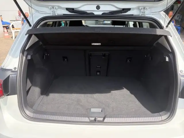 Volkswagen Golf view 12