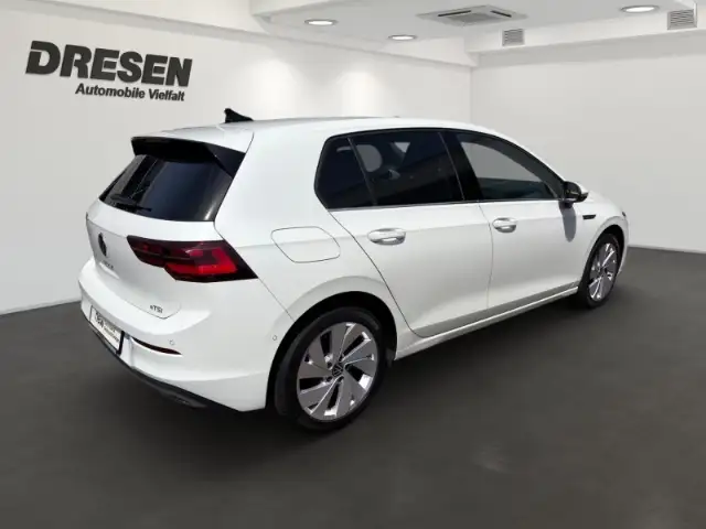 Volkswagen Golf view 3