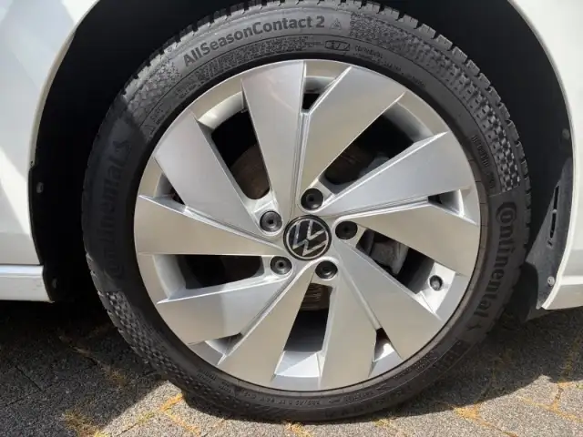 Volkswagen Golf view 15