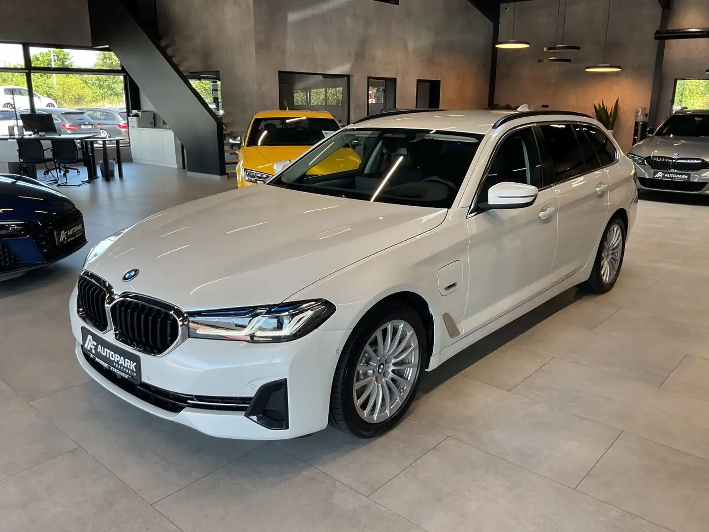 BMW 530 e Touring HuD Kamera Laserl. Leder LiveC. Blanc - 1