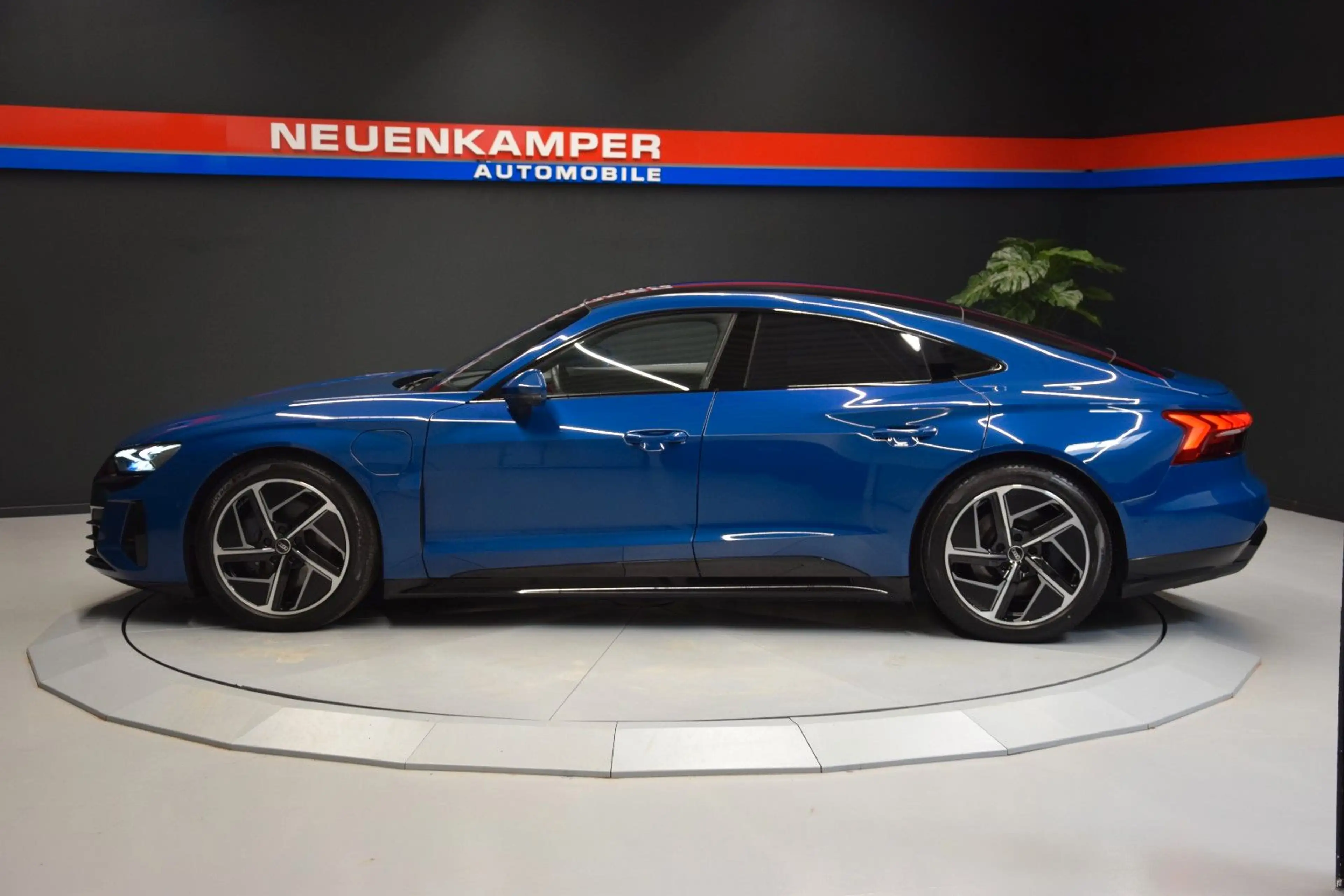 Audi e-tron GT quattro Leder Panorama ACC HeadUp B&O — photo 4