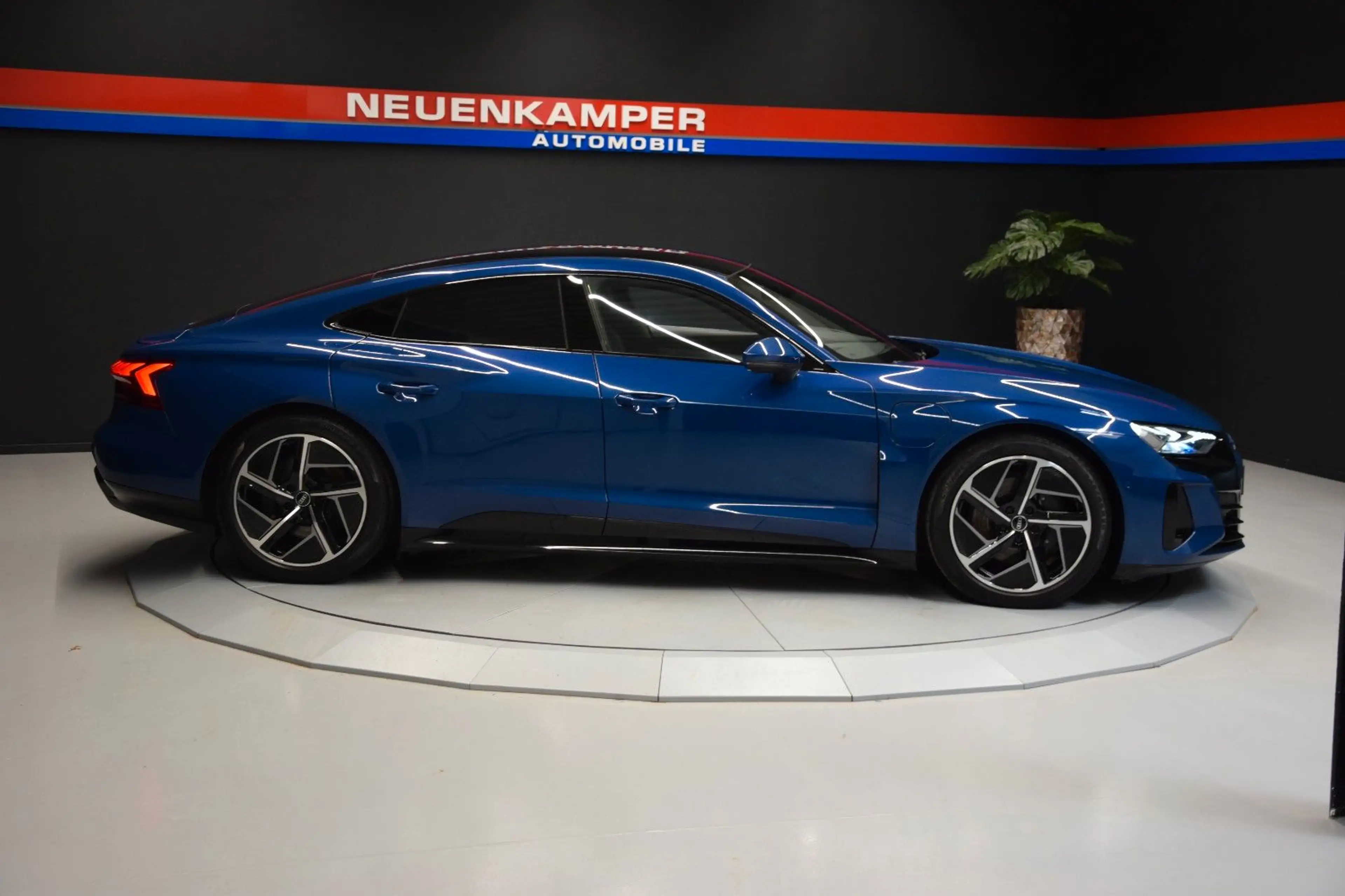 Audi e-tron GT quattro Leder Panorama ACC HeadUp B&O — photo 8