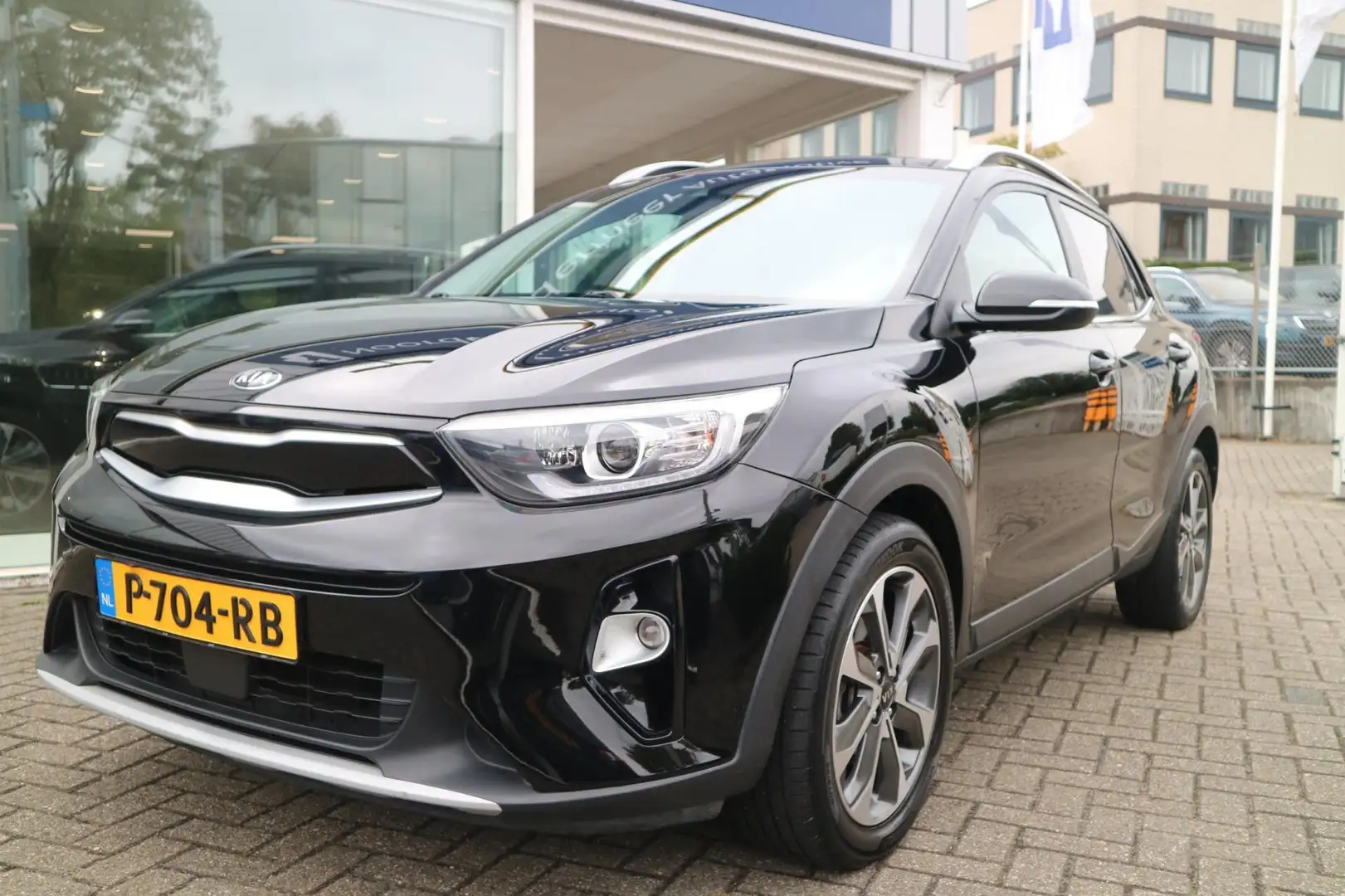 Kia Stonic 1.0 T-GDi ExecutiveLine navigatie / camera / stoel Zwart - 1