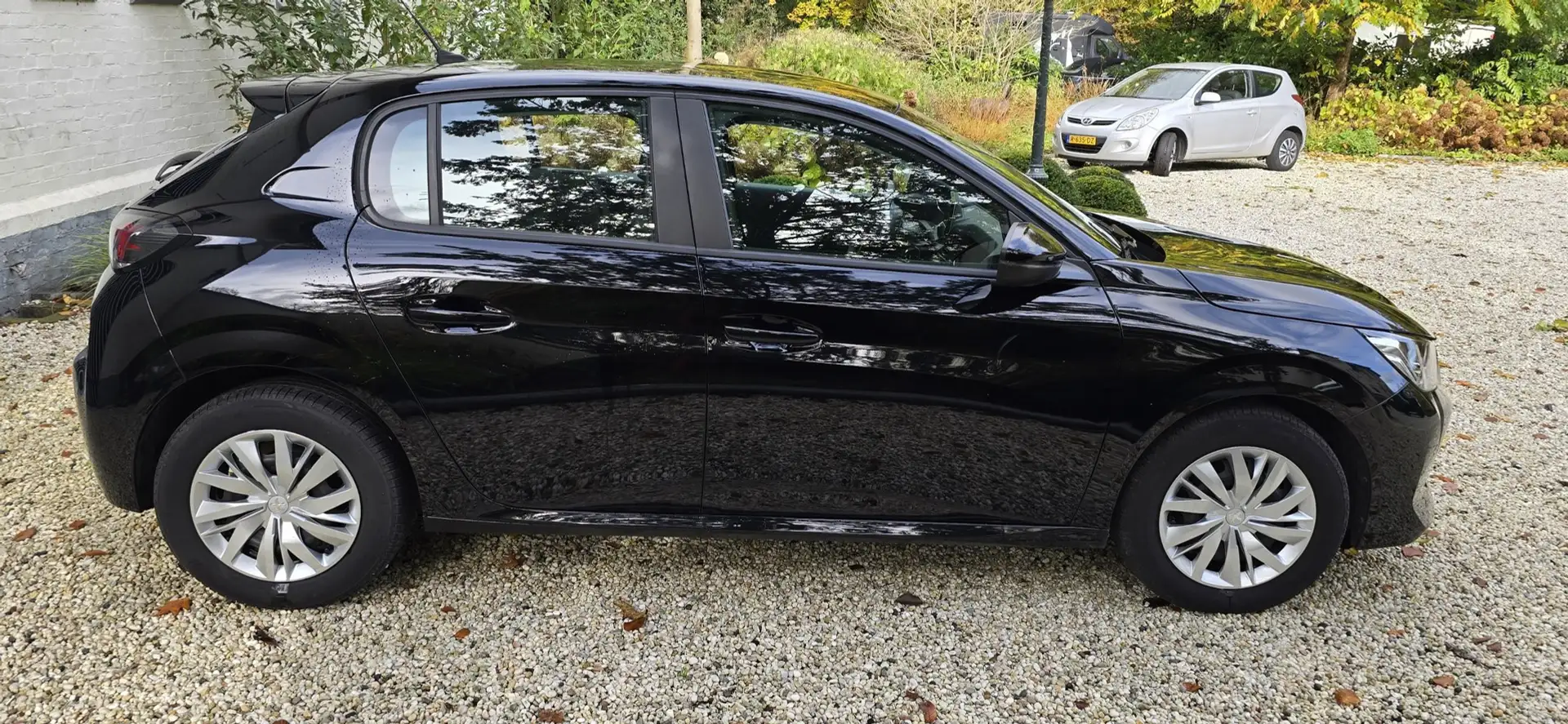 Peugeot 208 1.2 PureTech Active Pack Zwart - 2