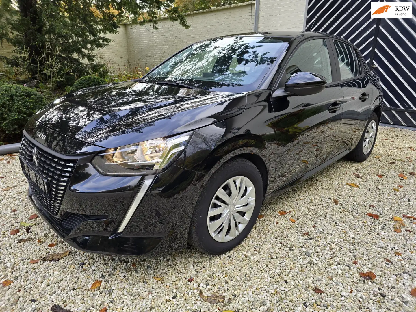 Peugeot 208 1.2 PureTech Active Pack Zwart - 1