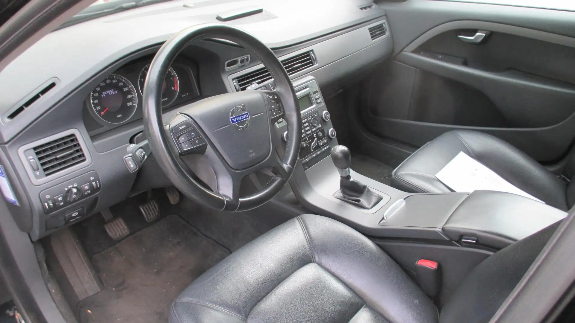 Volvo V70 2.0 Zwart - 2