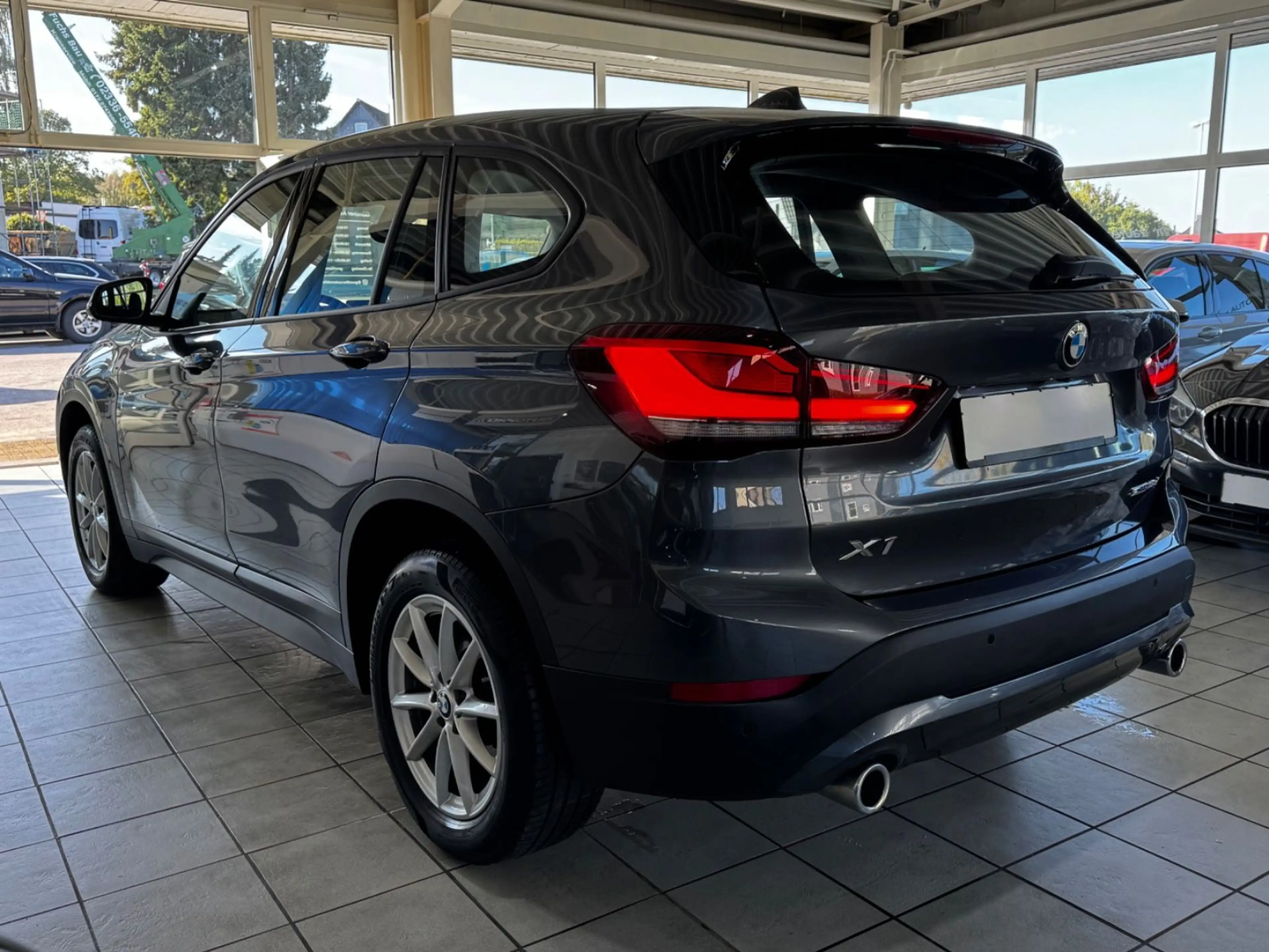 BMW X1 sDrive 18 dA/1.HD/HUD/LED/NAVI/CAM/PDC/TEL/BT — photo 3