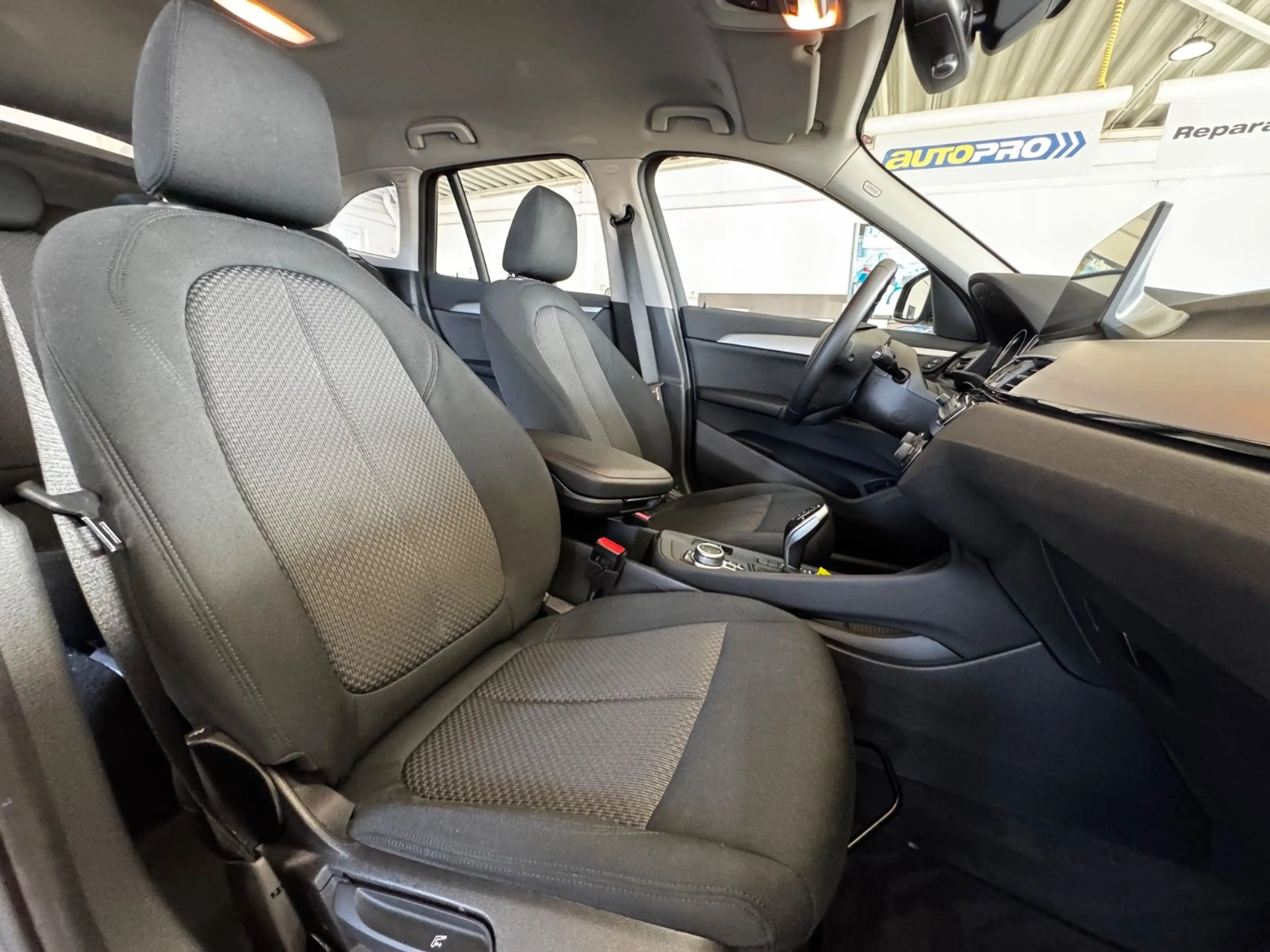 BMW X1 sDrive 18 dA/1.HD/HUD/LED/NAVI/CAM/PDC/TEL/BT — photo 14
