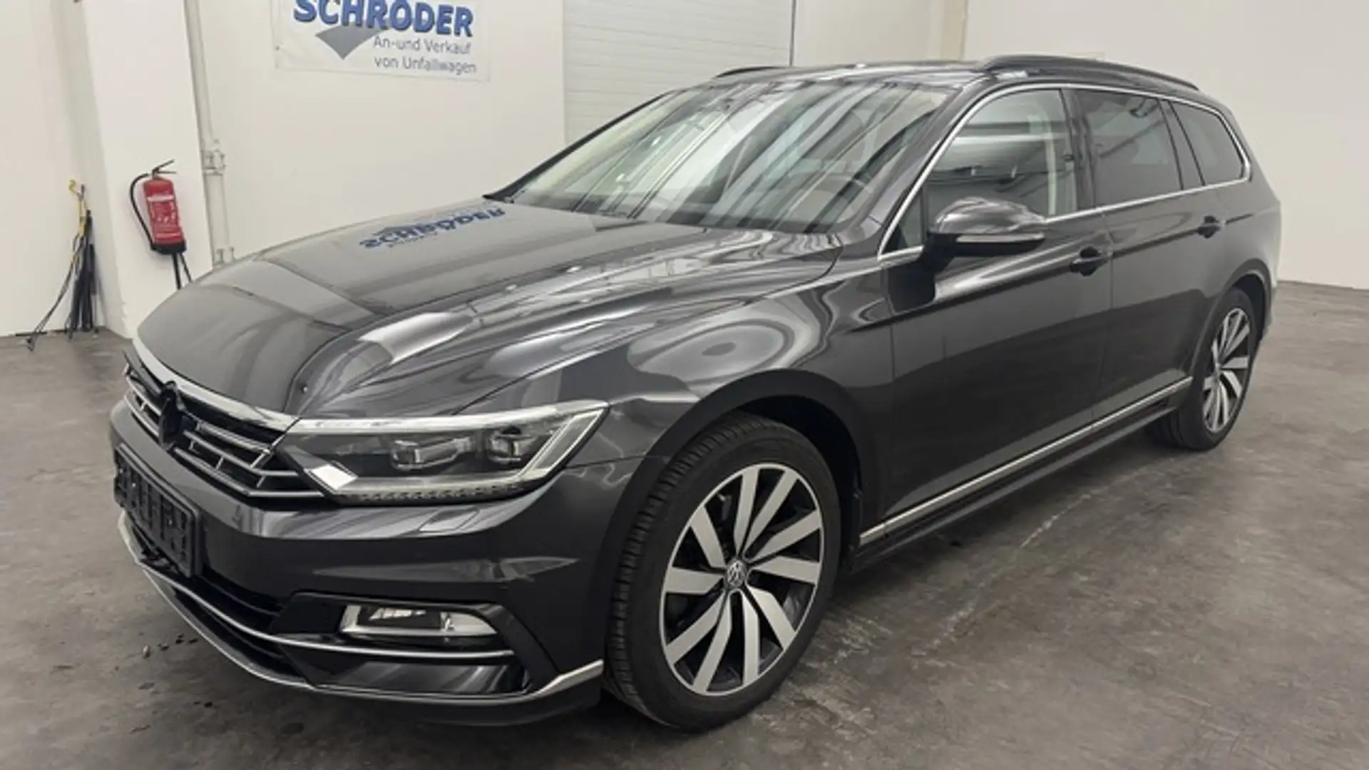 Volkswagen Passat 2.0 TDI Comfortline DSG *Pano*Matrix-LED* Gris - 2