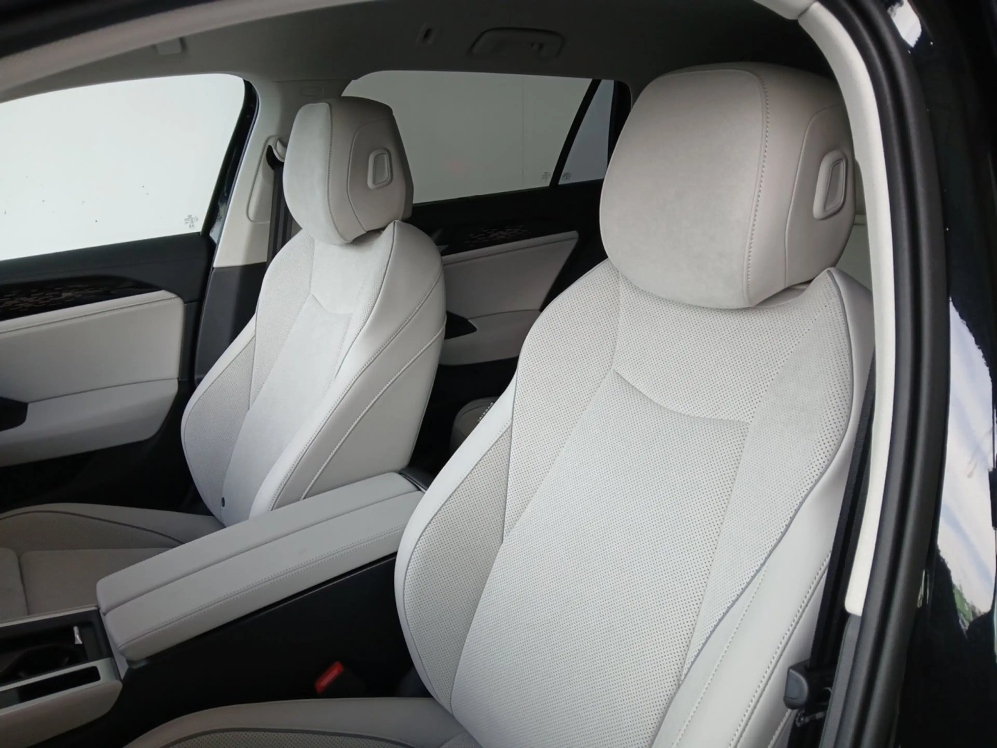 Volkswagen Passat Variant Business eTSI DSG — photo 10