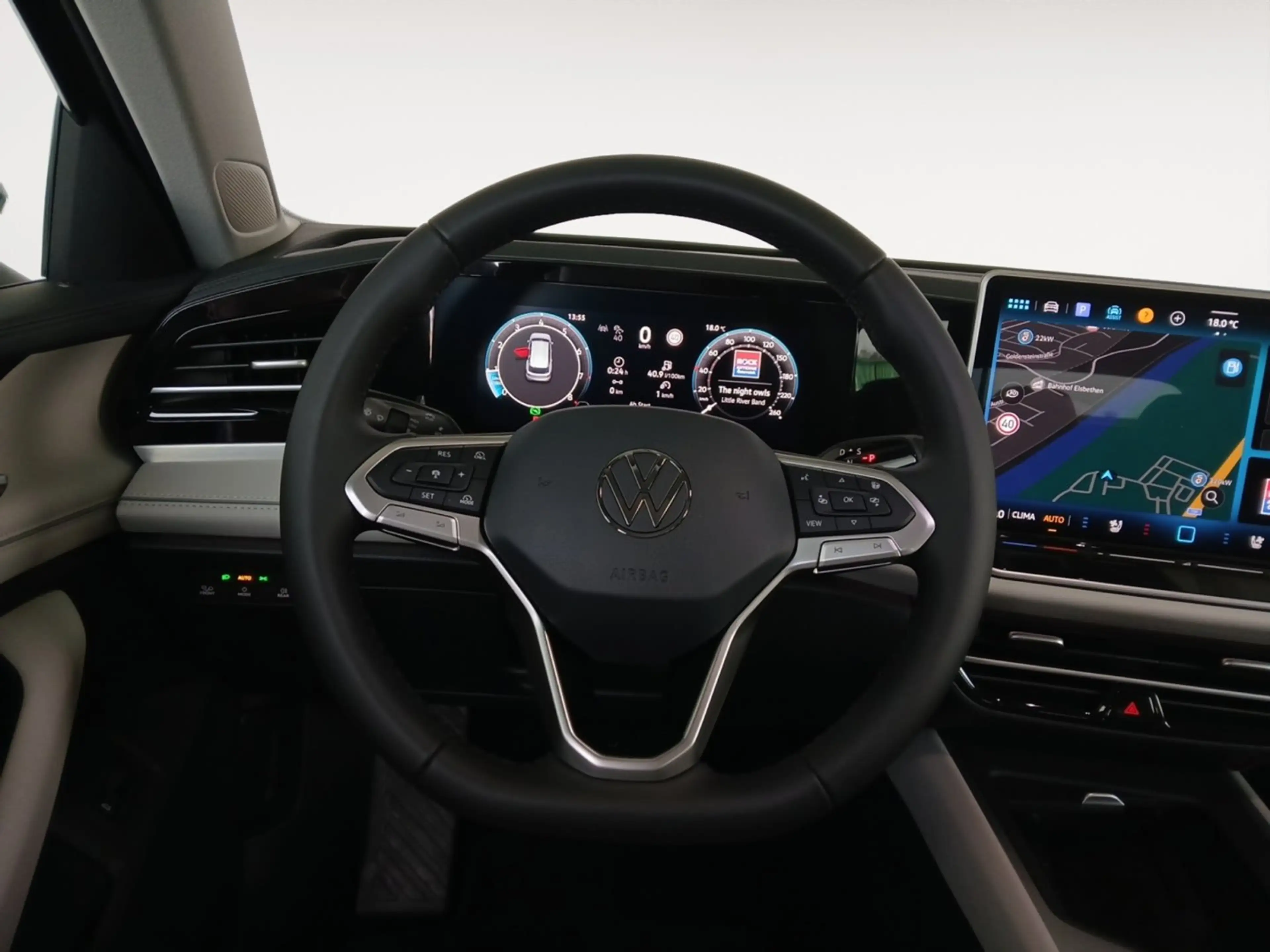 Volkswagen Passat Variant Business eTSI DSG — photo 13