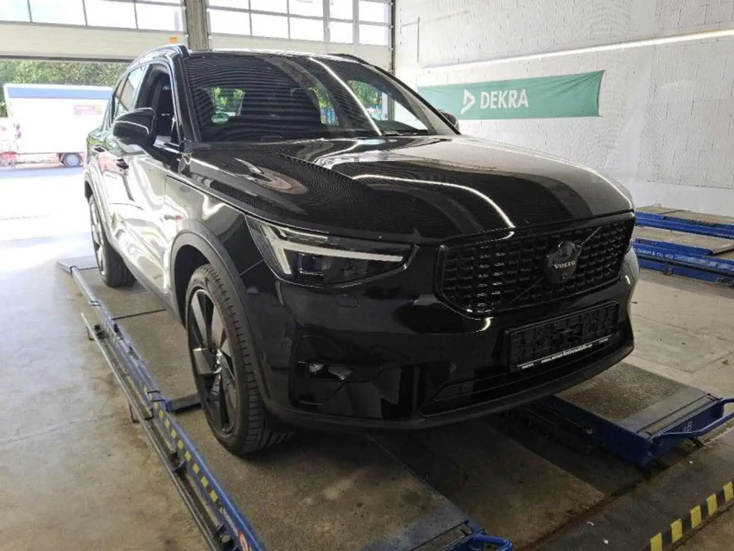 Volvo XC40 XC40 2.0 B4 Mild-Hybrid Ultra Black Edition 2WD Schwarz - 2