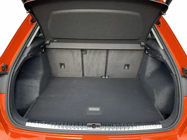 Audi Q3 view 9